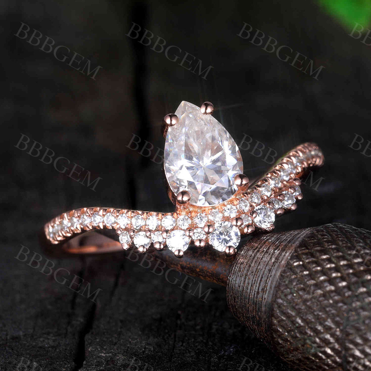 14K/18K Gold Art Deco Style Pear Shaped Moissanite Engagement Ring for Women - Elegant Vintage Wedding Jewelry Gift for Bride, Anniversary & Proposal