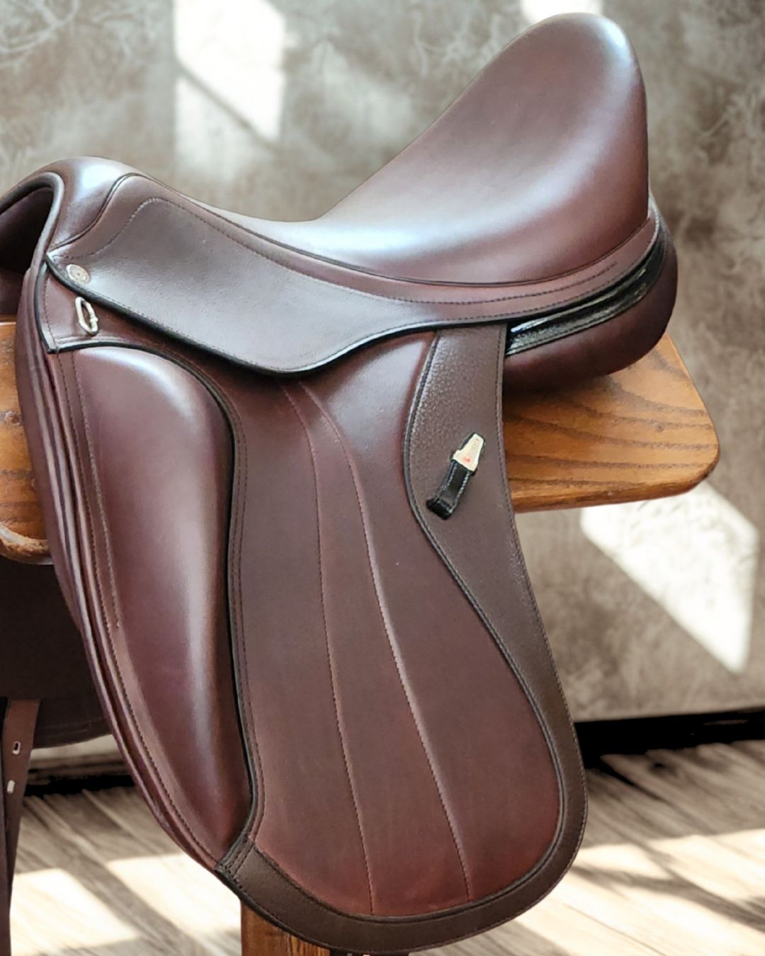 Equipe Glamour Custom E Carbon Dressage Saddle - Size 17 Medium | Premium English Riding Saddle for Dressage Competitions & Training