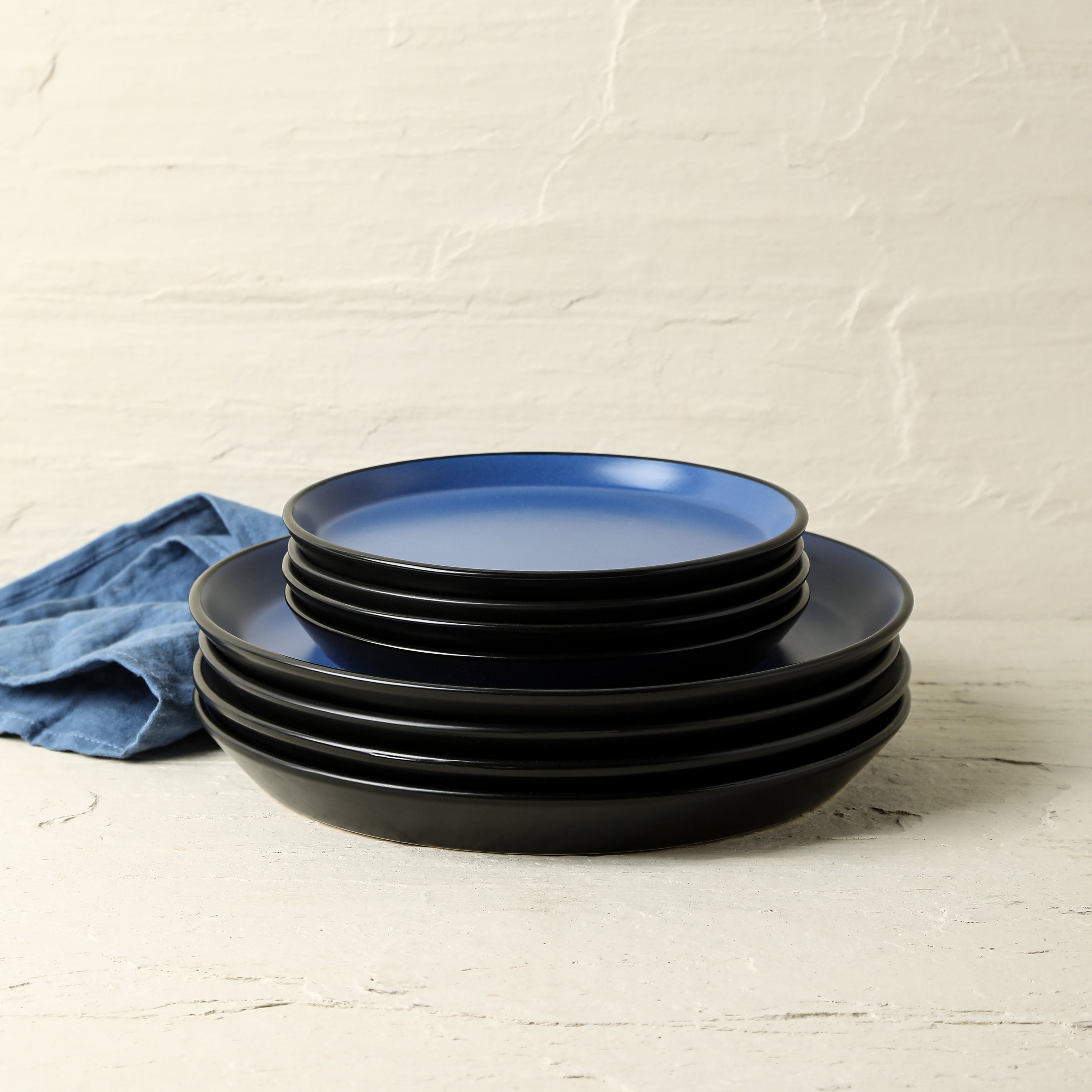 Premium Albie Stoneware Dinnerware Set - 16-Piece Blue & Black Ceramic Plates & Pasta Bowls for Everyday Dining & Entertaining
