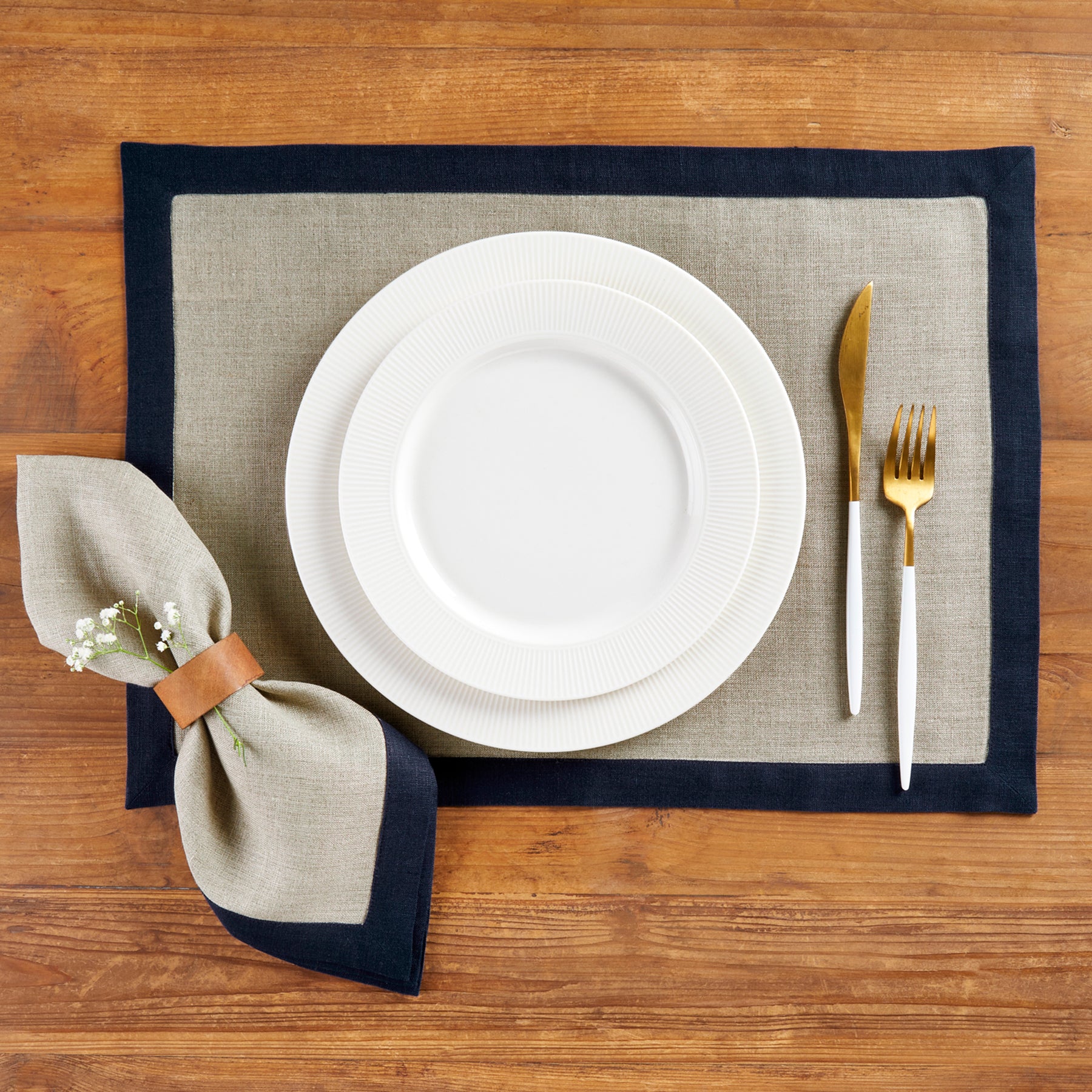 Premium Classic Placemats Set of 4 - Elegant Table Mats for Dining Room & Kitchen - Waterproof & Heat Resistant - Perfect for Everyday Meals, Dinner Parties & Holiday Decor
