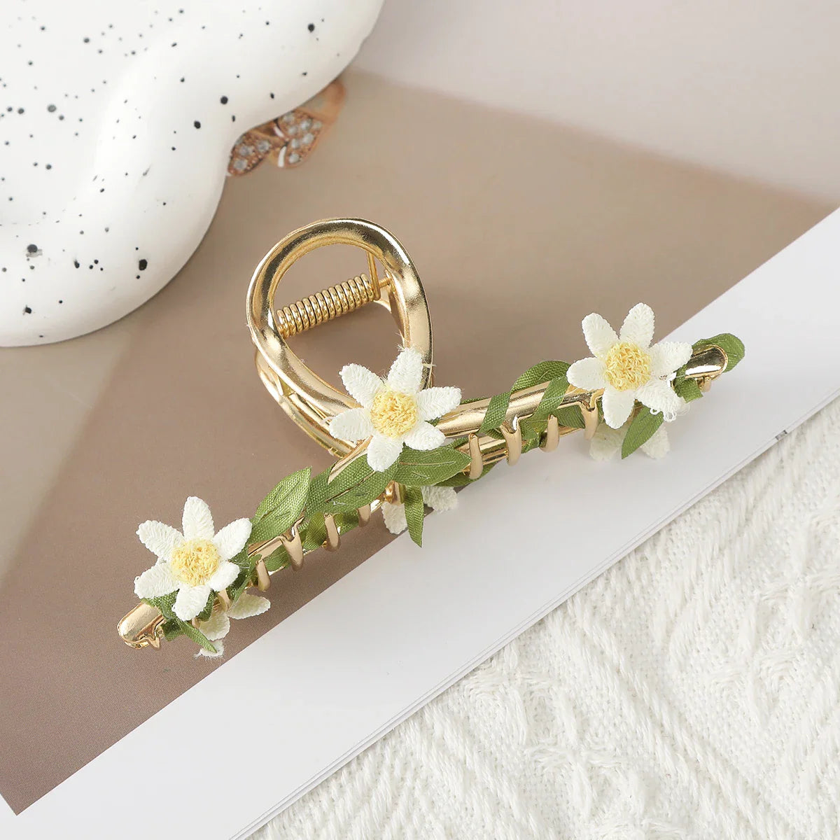 Haimeikang Large Flower Hair Clips for Women - Thick Hair Barrettes, Crab Claw Hairpins, Summer Fashion Hair Accessories for Weddings, Parties, and Everyday Wear
