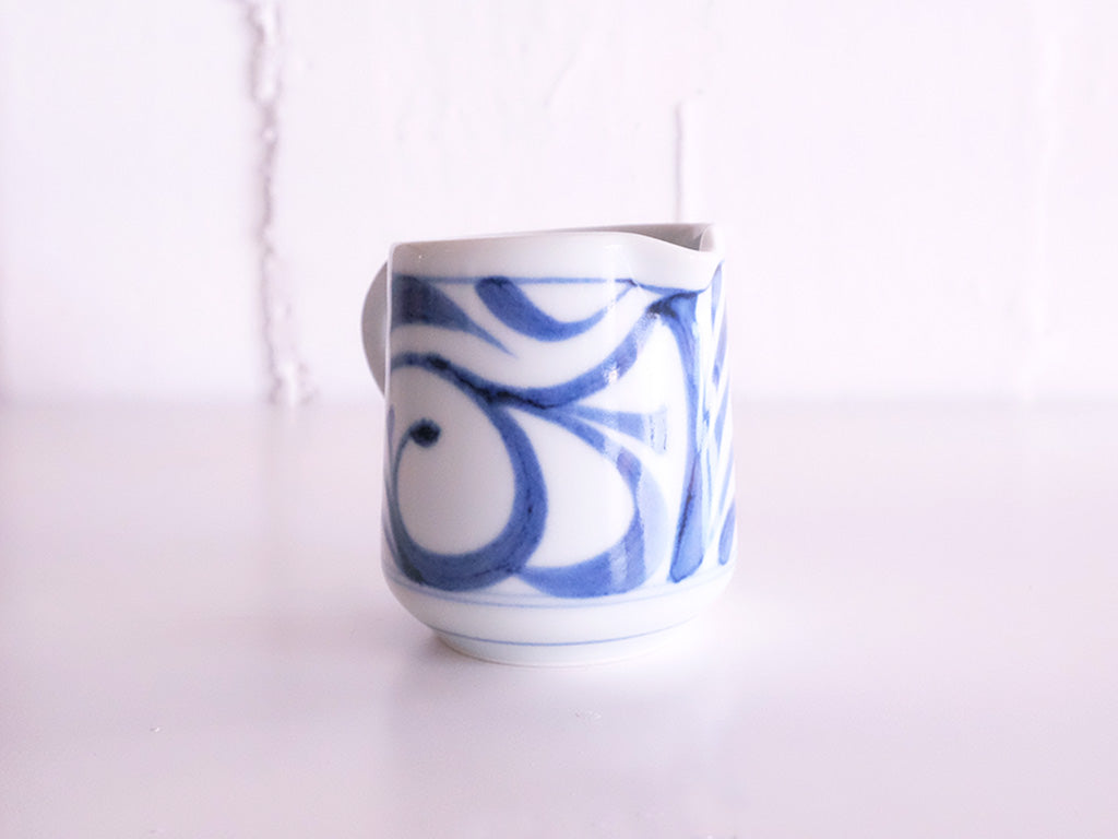 Baizan Gama Karakusa Patterned Milk Pitcher - Traditional Japanese Ceramic Creamer for Coffee, Tea & Latte Art - Perfect for Home Cafes, Restaurants & Gift Giving