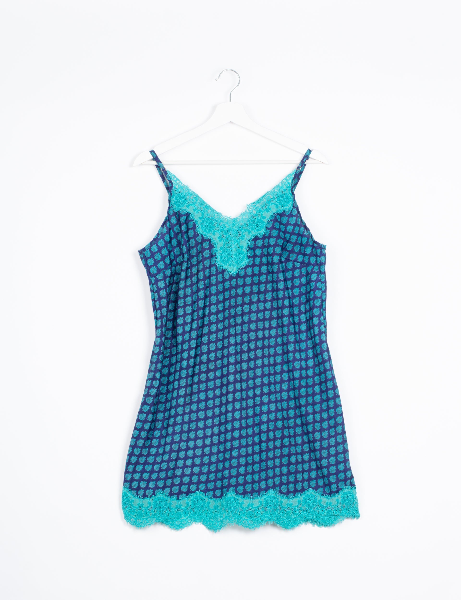 Comfortable Women's Night Dress Size XL - Soft Sleepwear for Relaxing at Home or Traveling