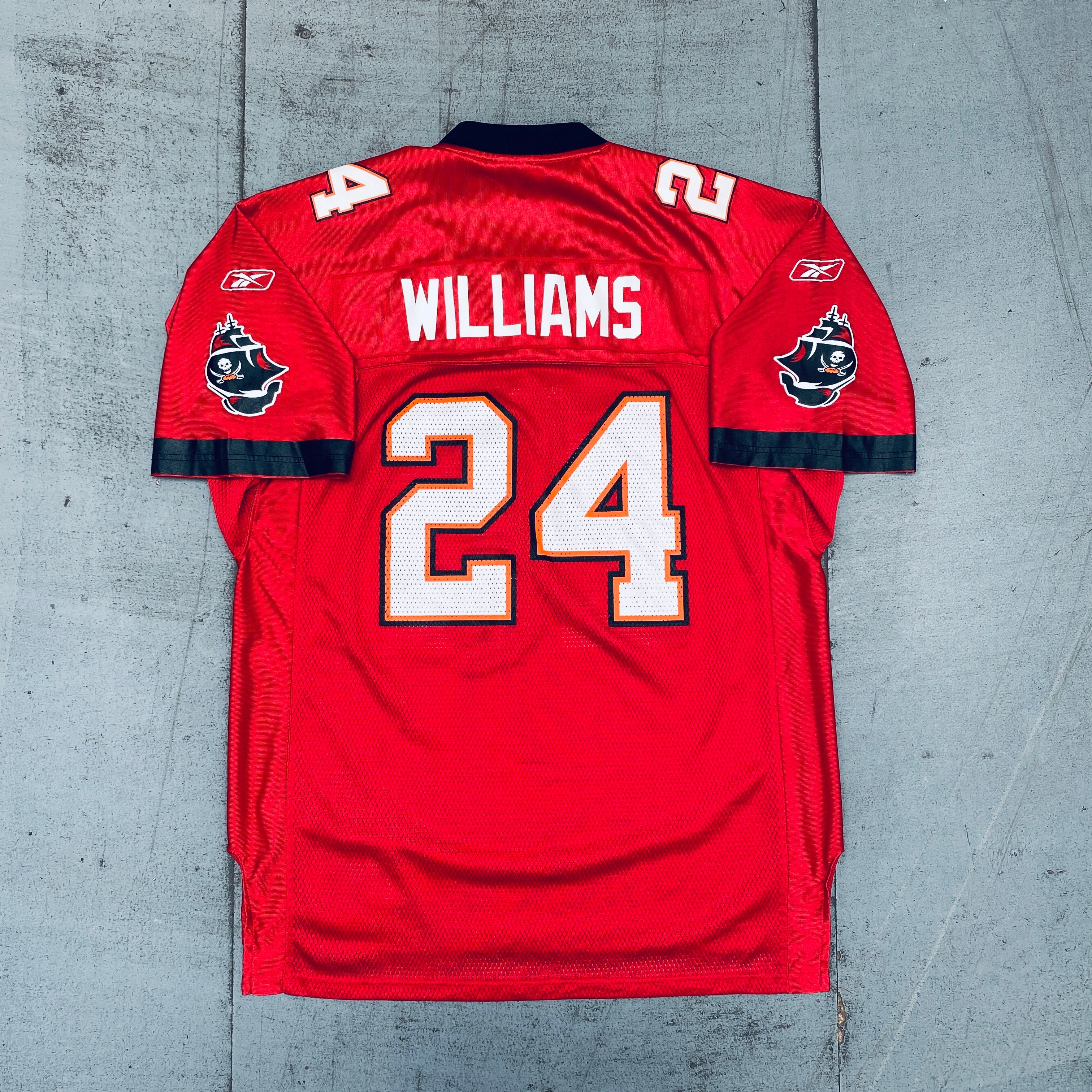 2005/06 Tampa Bay Buccaneers Cadillac Williams Rookie Jersey (Large) - Perfect for NFL Fan Collections & Game Day Outfits