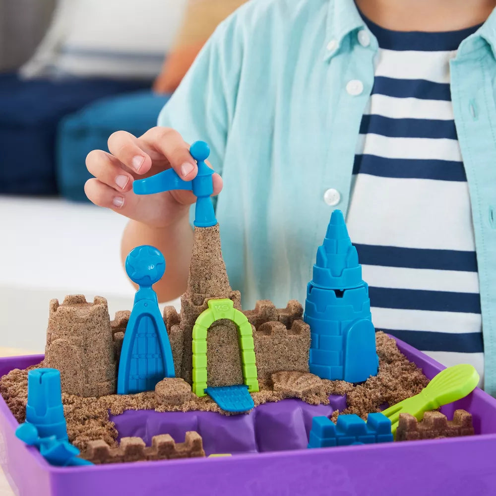 Kinetic Sand Deluxe Beach Castle Playset - Moldable Sensory Sand Toy for Kids, Beach Themed Building Set for Creative Play & Stress Relief - Perfect for Indoor & Outdoor Sandbox Fun
