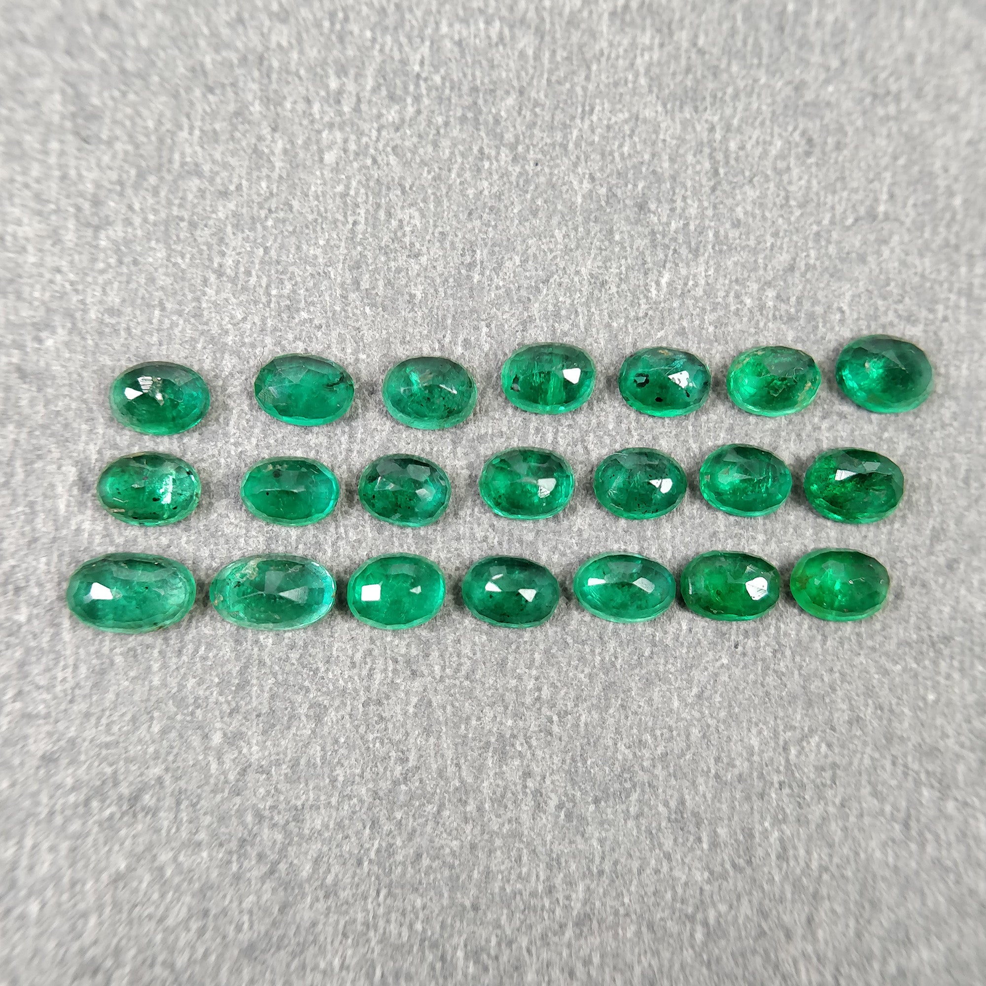 Natural Untreated Green Emerald Gemstone - 3.73cts Oval Cut (4x3mm & 5x3mm) 21pcs | Unheated Colombian Emerald for Jewelry Making, Engagement Rings & Luxury Gifts