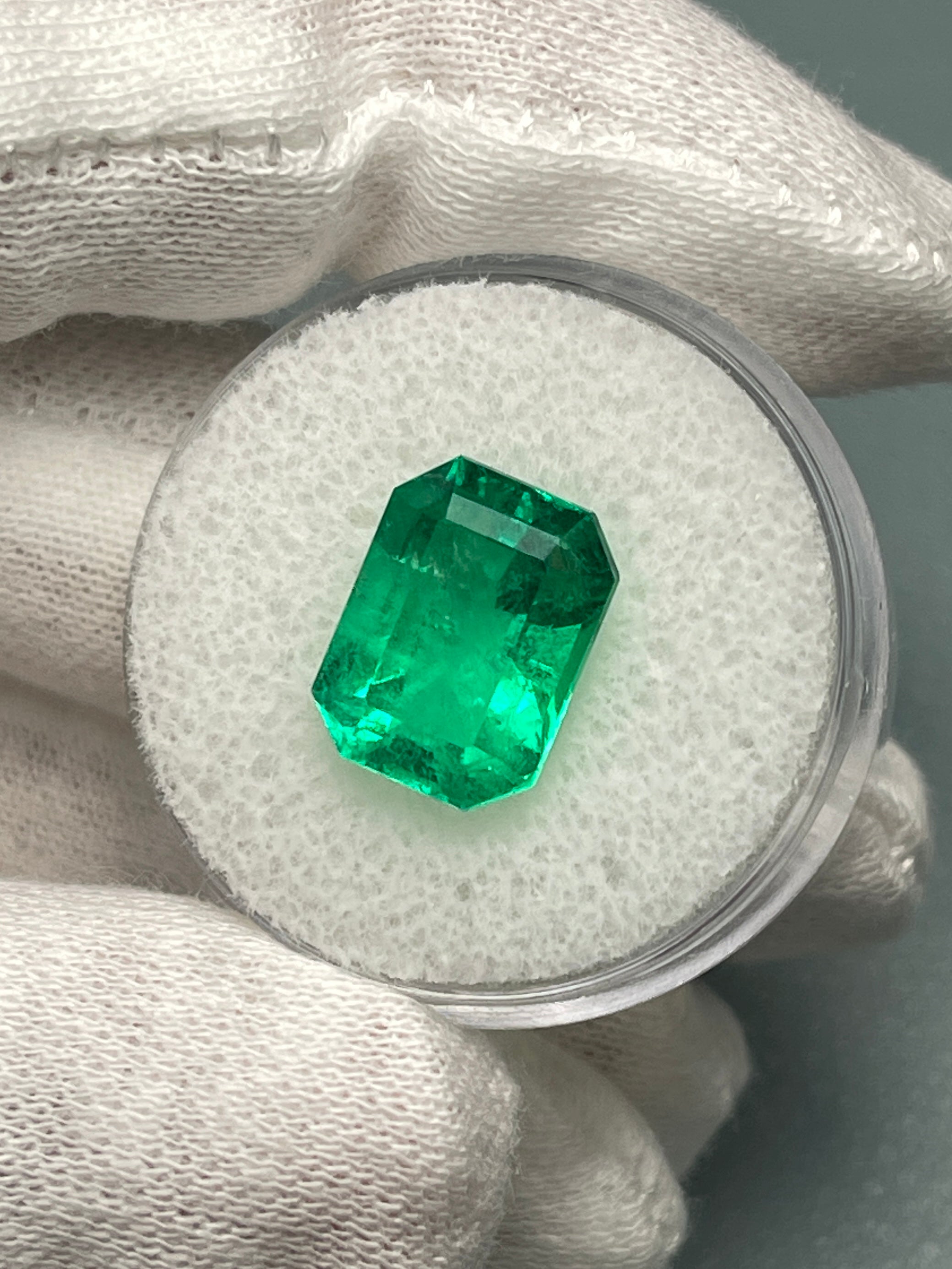 5.71 Carat 12x9mm Vivid Muzo Green Natural Loose Colombian Emerald - Classic Emerald Cut Gemstone for Jewelry Making, Engagement Rings & Luxury Gifts