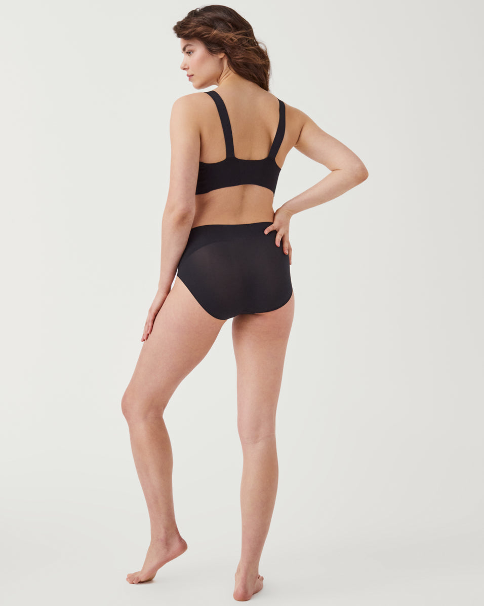 SPANX Smooth Wireless Bra - Lightly Lined Comfortable T-Shirt Bra for Women | Perfect for Everyday Wear, Yoga & Lounge
