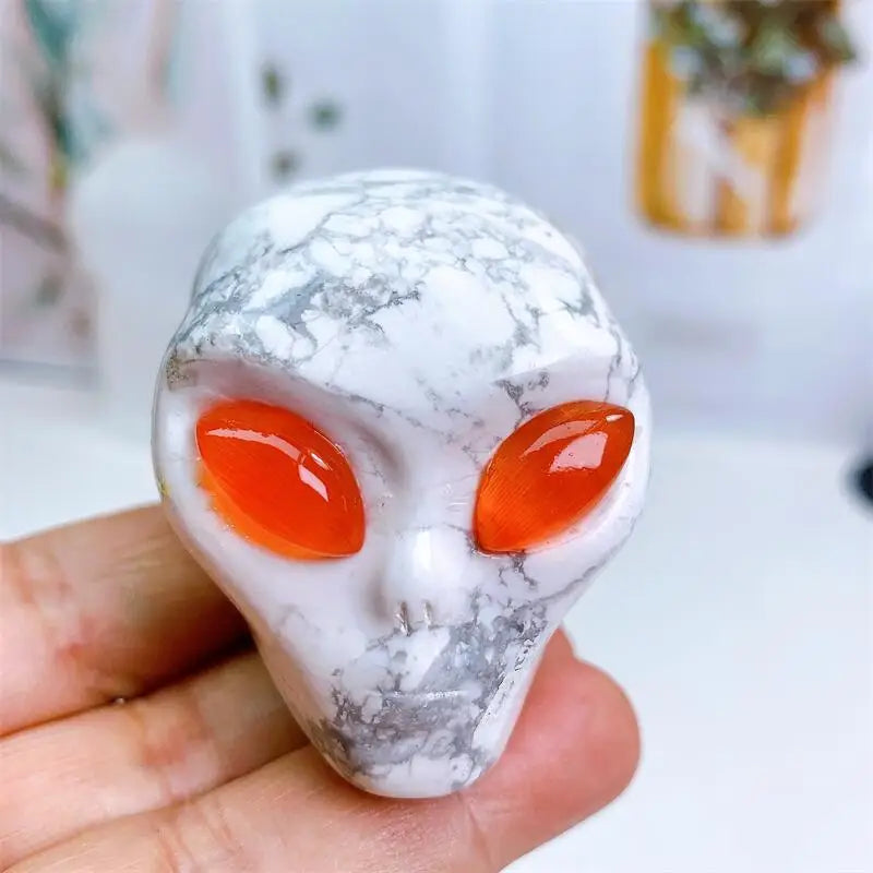 2 Inch Natural Howlite Alien Skull Crystal Carved Figurine - Reiki Healing Gemstone, Home Decor, Unique Gift for Collectors (1 Piece) - Perfect for Meditation, Spiritual Healing & Gothic Decor