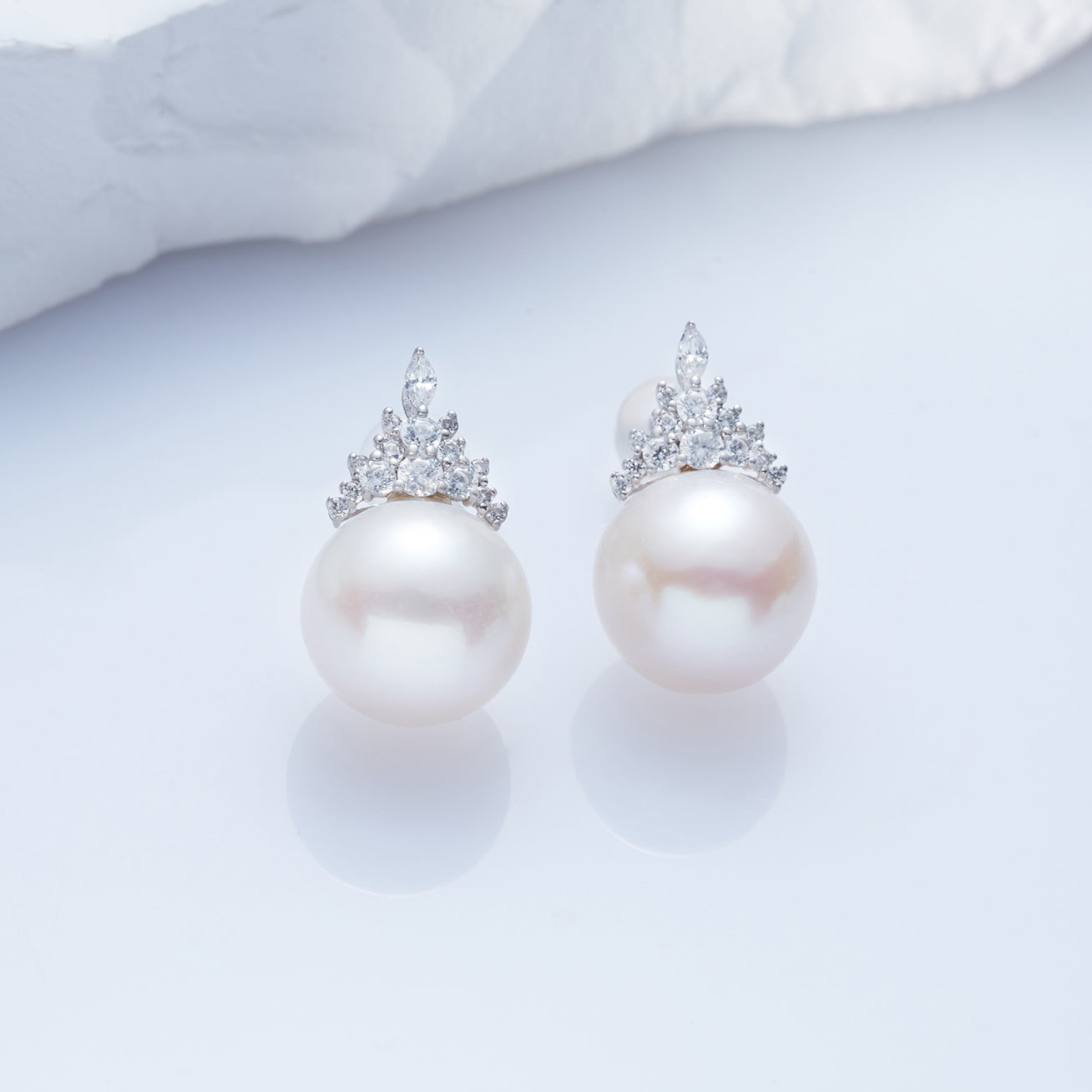 18K Solid Gold Edison Pearl Earrings KE00181 - Elegant Pearl Jewelry for Women, Perfect for Weddings, Parties & Special Occasions