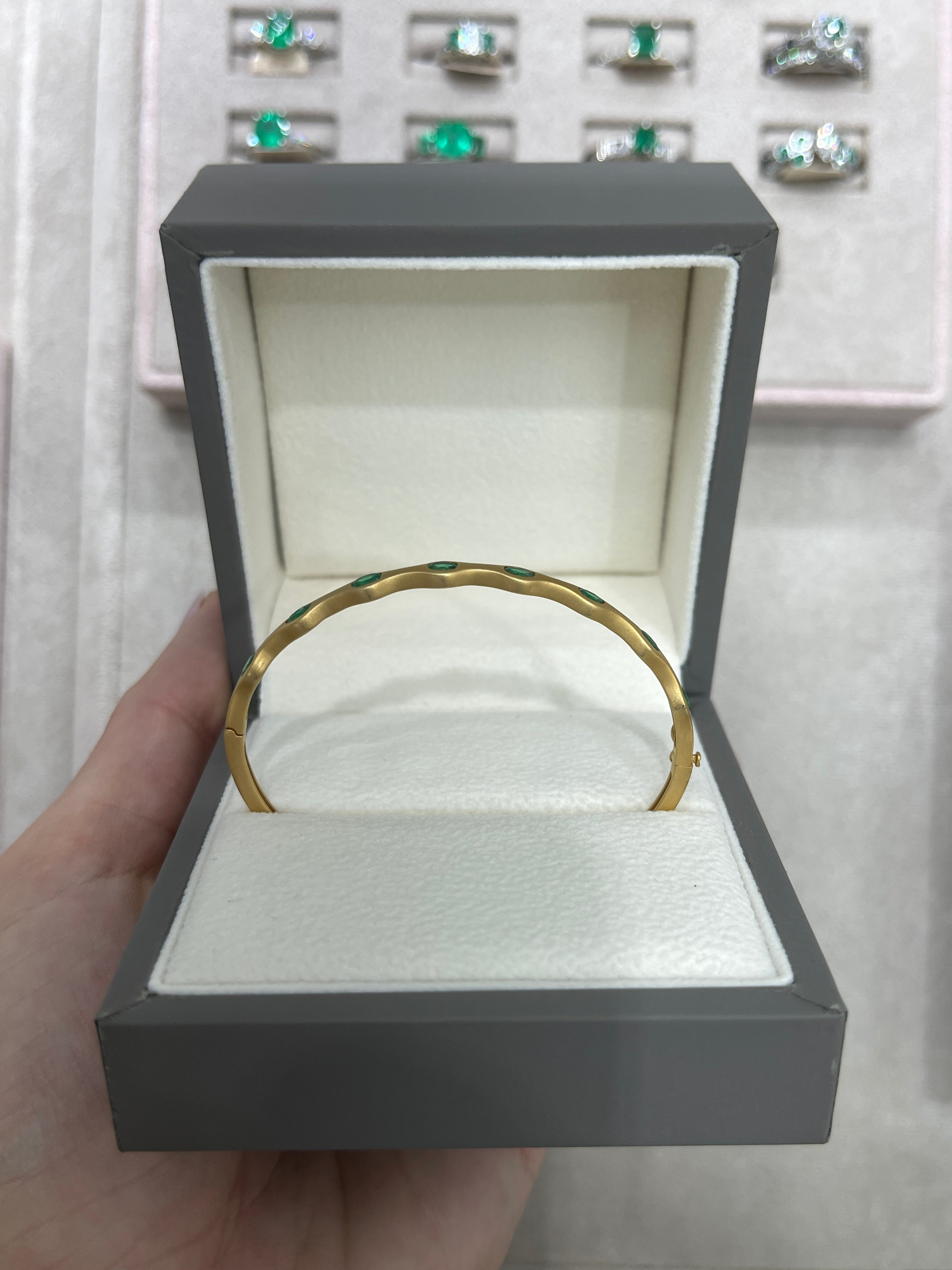 1.80tcw Oval Emerald Wavy/Scalloped 14K Gold Bangle Bracelet - Elegant Jewelry for Women, Perfect for Weddings, Parties & Special Occasions