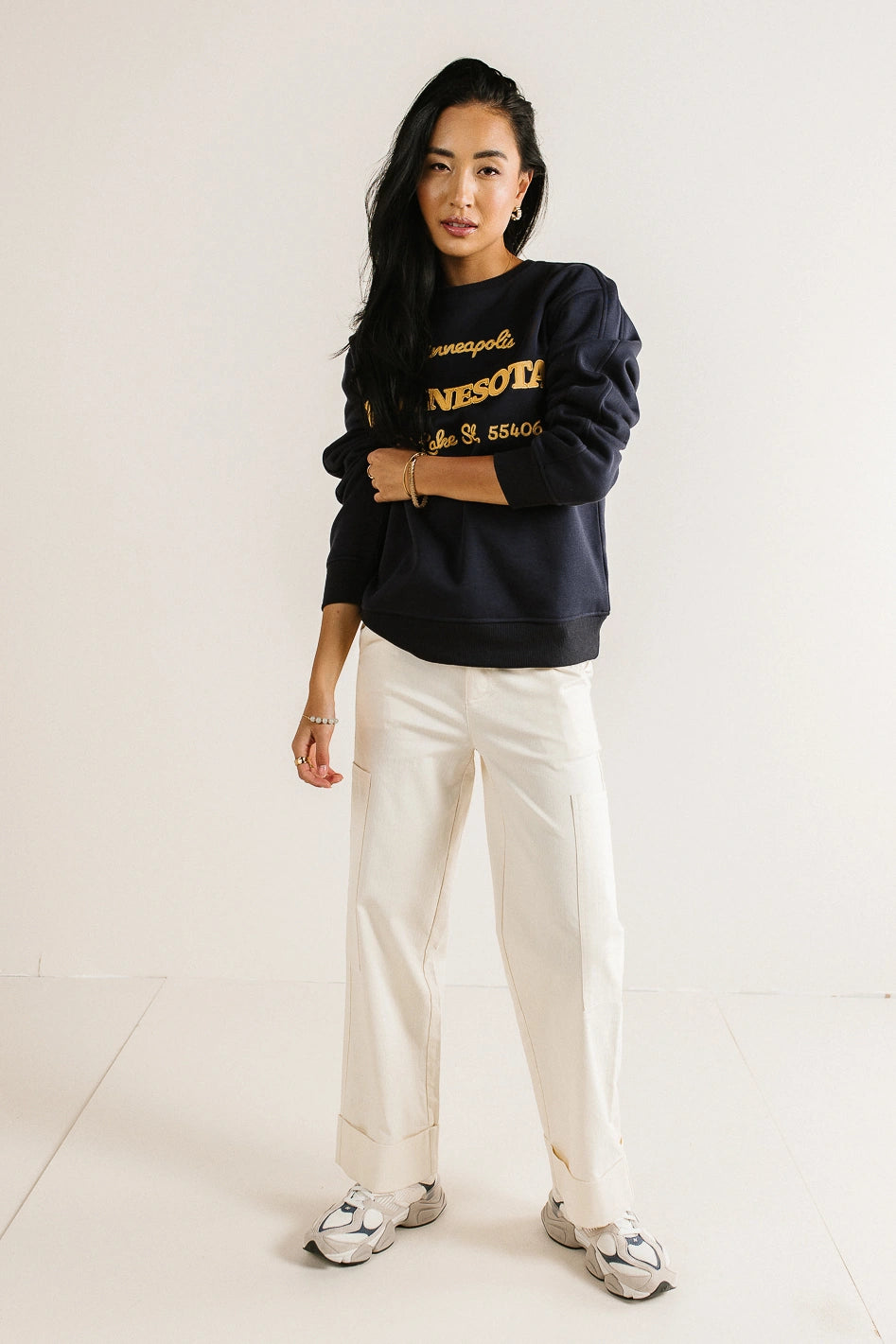Minnesota Embroidered Sweatshirt for Women & Men - Cozy Fleece Pullover with State Design - Perfect for Fall & Winter Outfits, Casual Wear, and Gift Giving