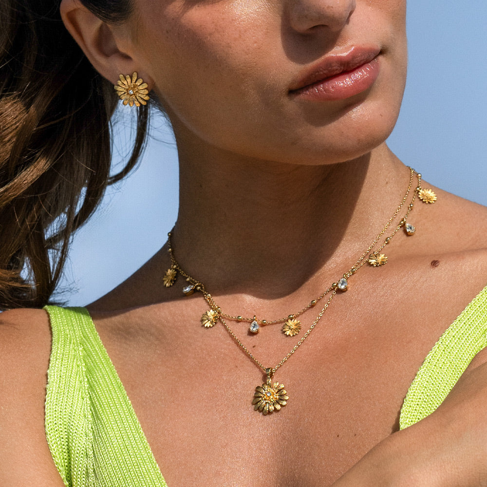 Elegant Daisy Necklace with Crystal Accents - Perfect for Weddings, Parties & Everyday Wear
