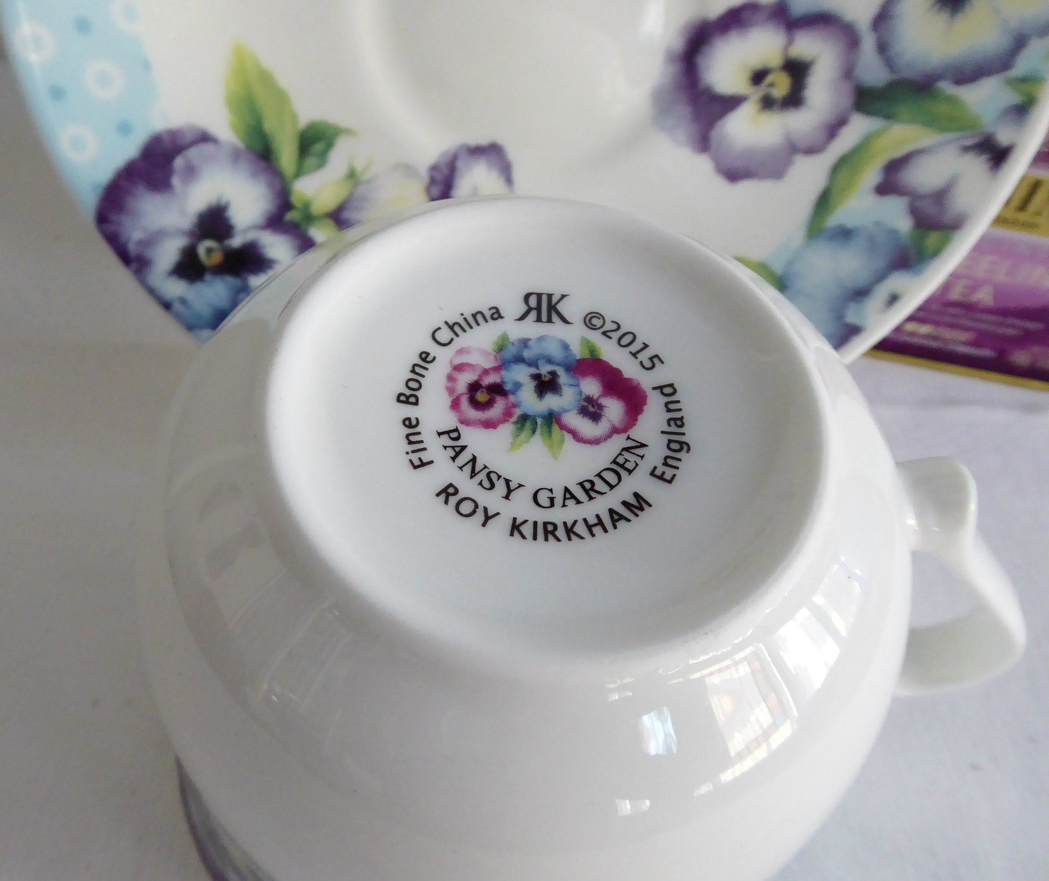 Roy Kirkham Blue Purple Pansies Bone China Breakfast Cup and Saucer Set - Elegant Floral Tea Cup for Morning Coffee, English Tea, or Gift Giving
