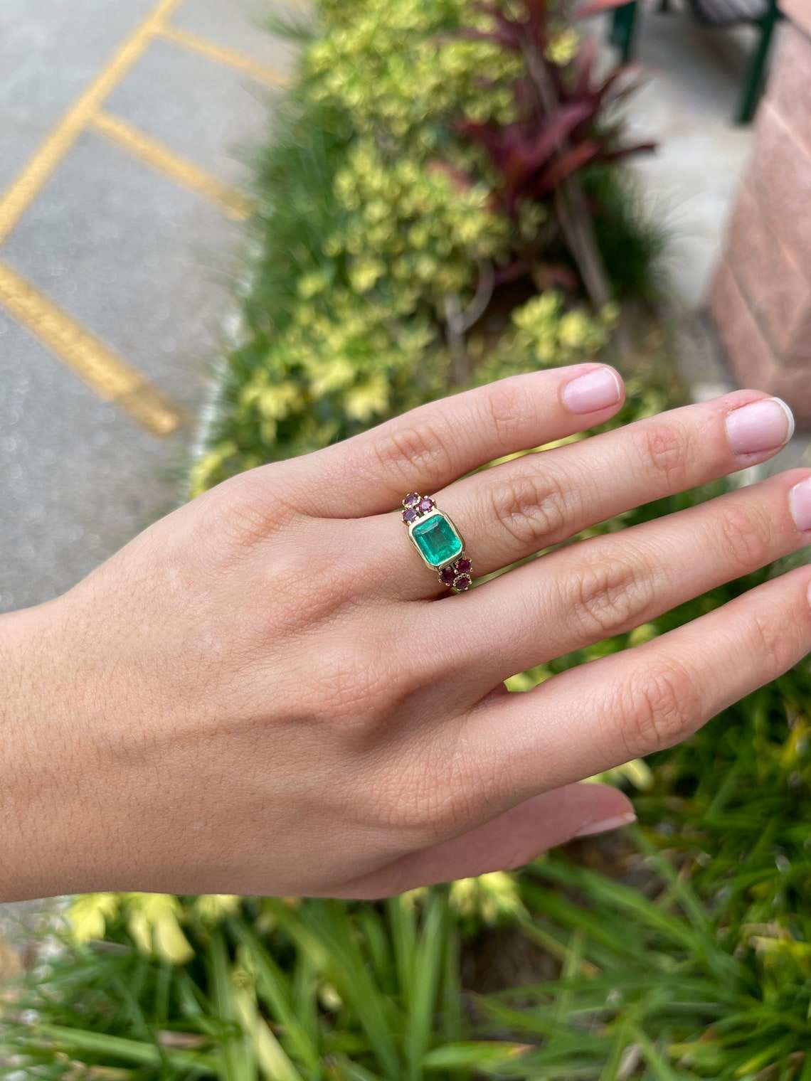 2.82tcw 18K Gold Vintage Ring with Vivid Green Colombian Emerald & Round Red Ruby - Perfect for Engagement, Anniversary & Special Occasion Jewelry Gifts