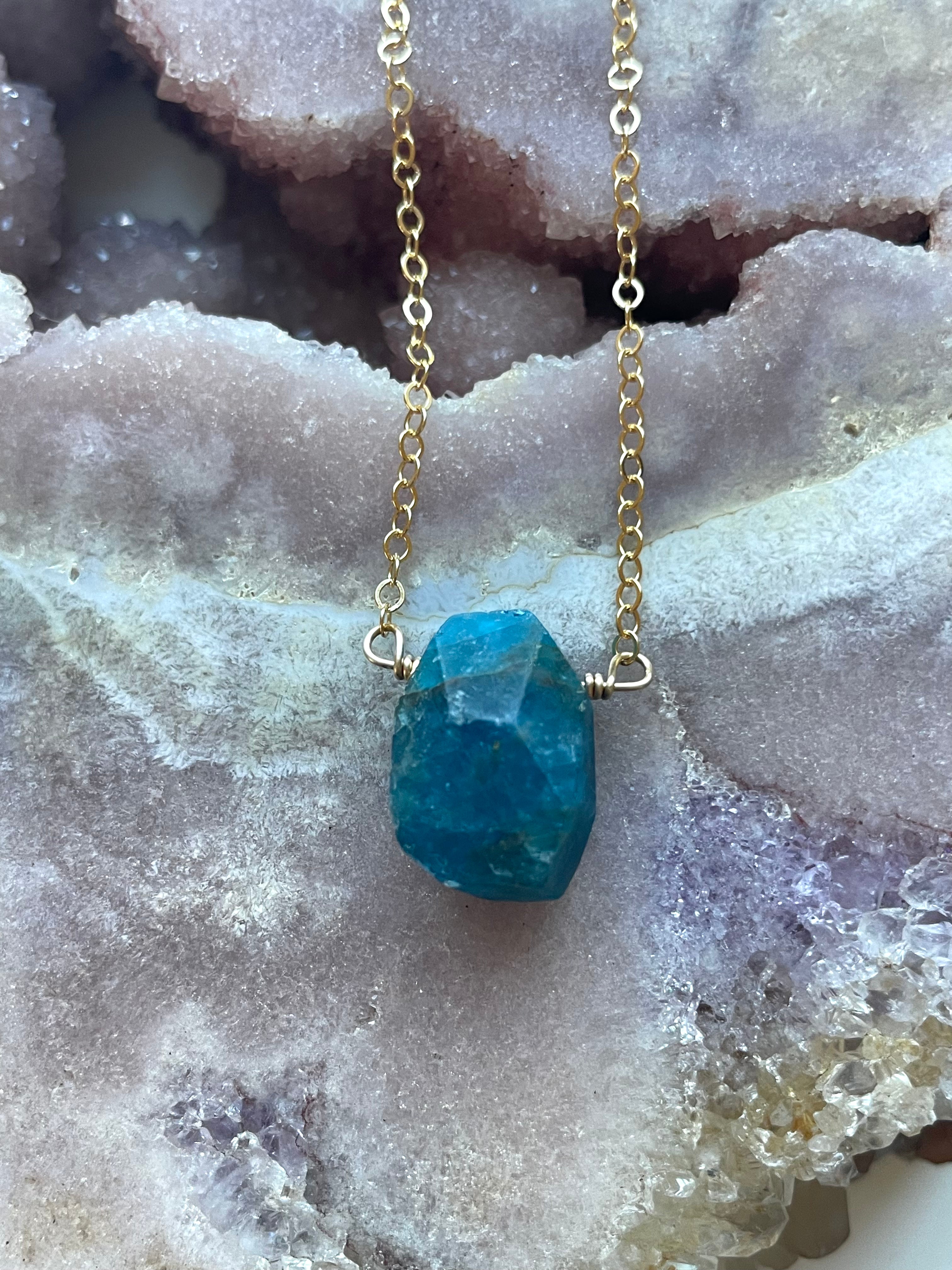 Natural Raw Apatite Necklace for Women - Healing Crystal Jewelry for Energy Balance & Chakra Alignment | Perfect for Meditation, Yoga & Spiritual Gifts