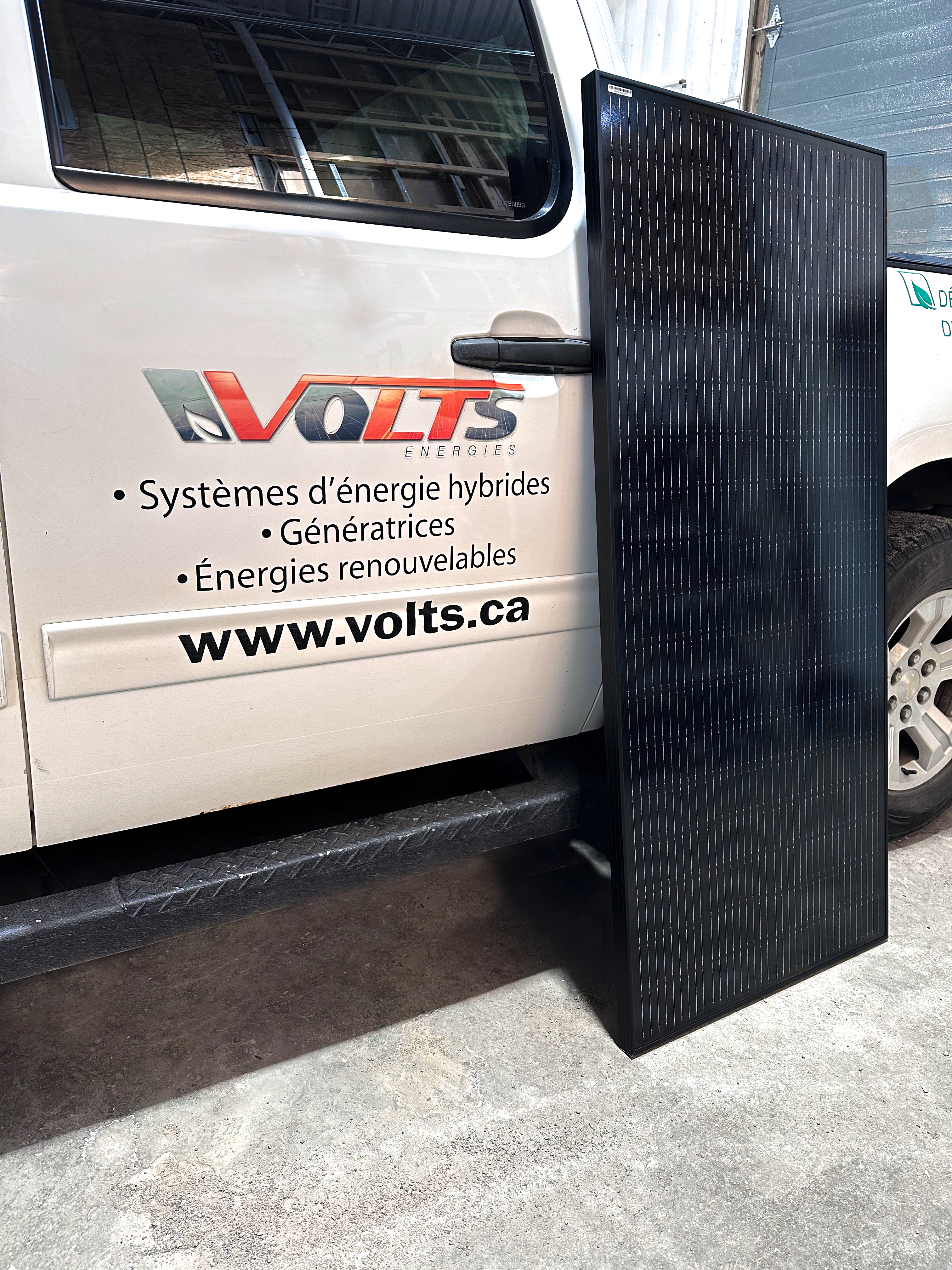 Elios Voltaic200 200W Monocrystalline Solar Panel | 48V High Efficiency Solar Module for Off-Grid Homes, RVs & Marine Use