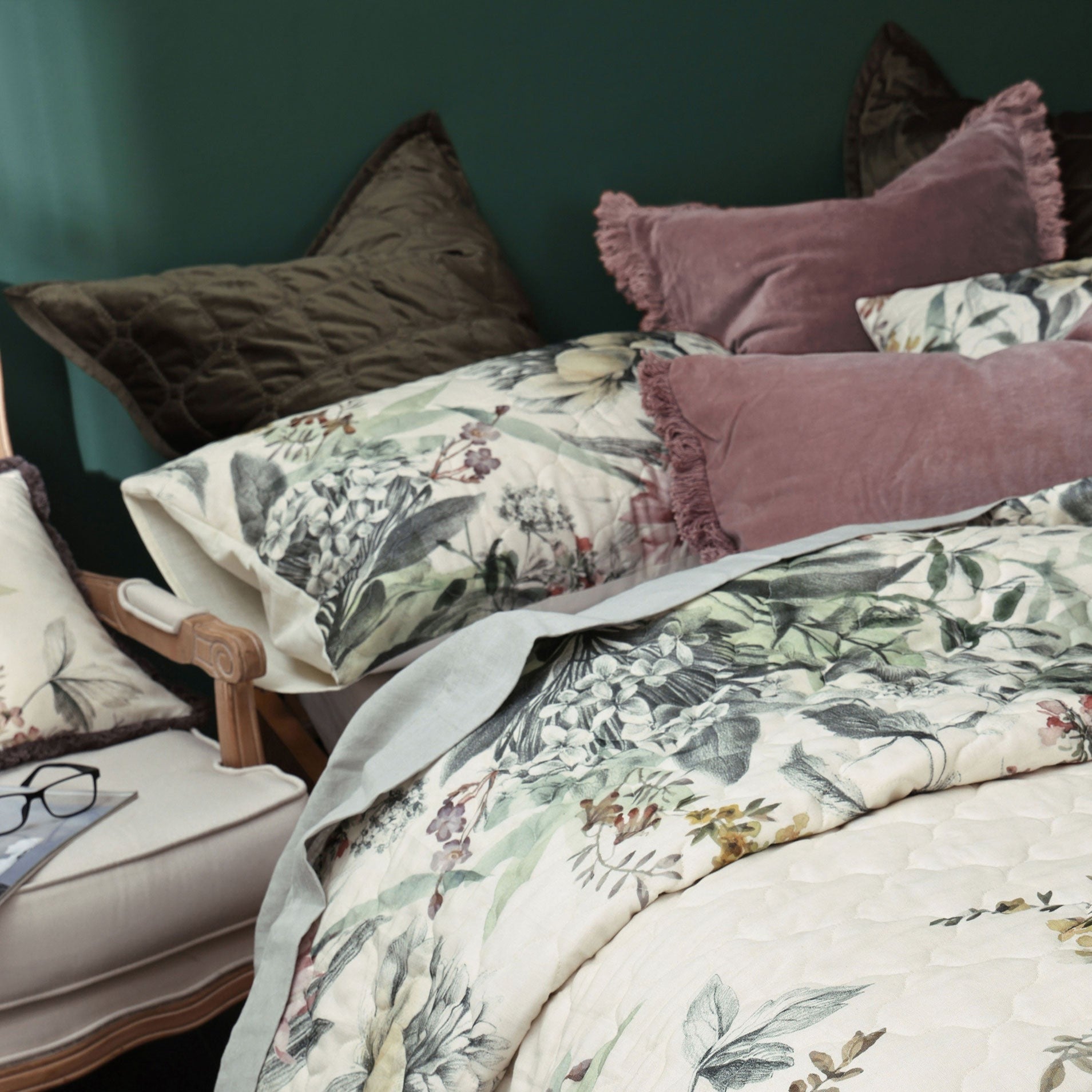 Etoile Bedspread Set by MM Linen - Luxury Queen Size Bedding Cover with Embroidered Design for Master Bedroom & Guest Room Decor