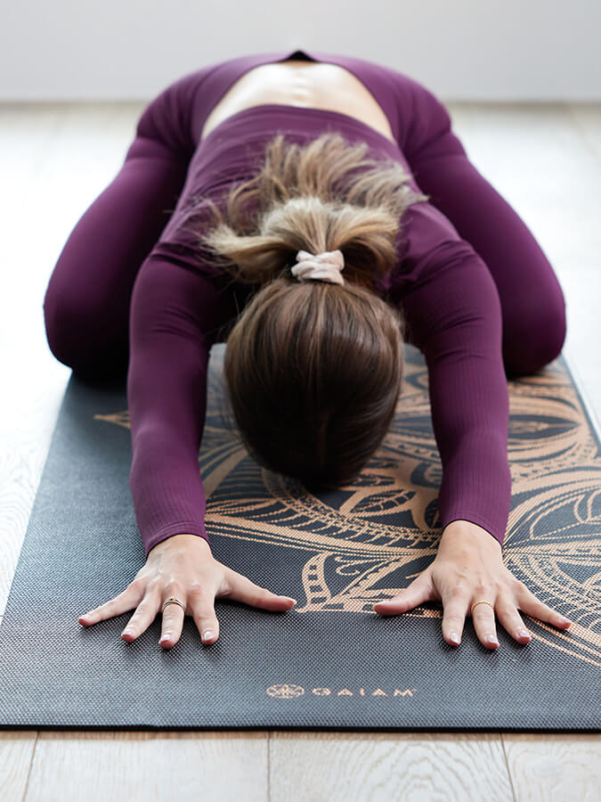Premium Gaiam Bronze Medallion 6mm Thick Non-Slip Yoga Mat - Perfect for Hot Yoga, Pilates & Home Workouts