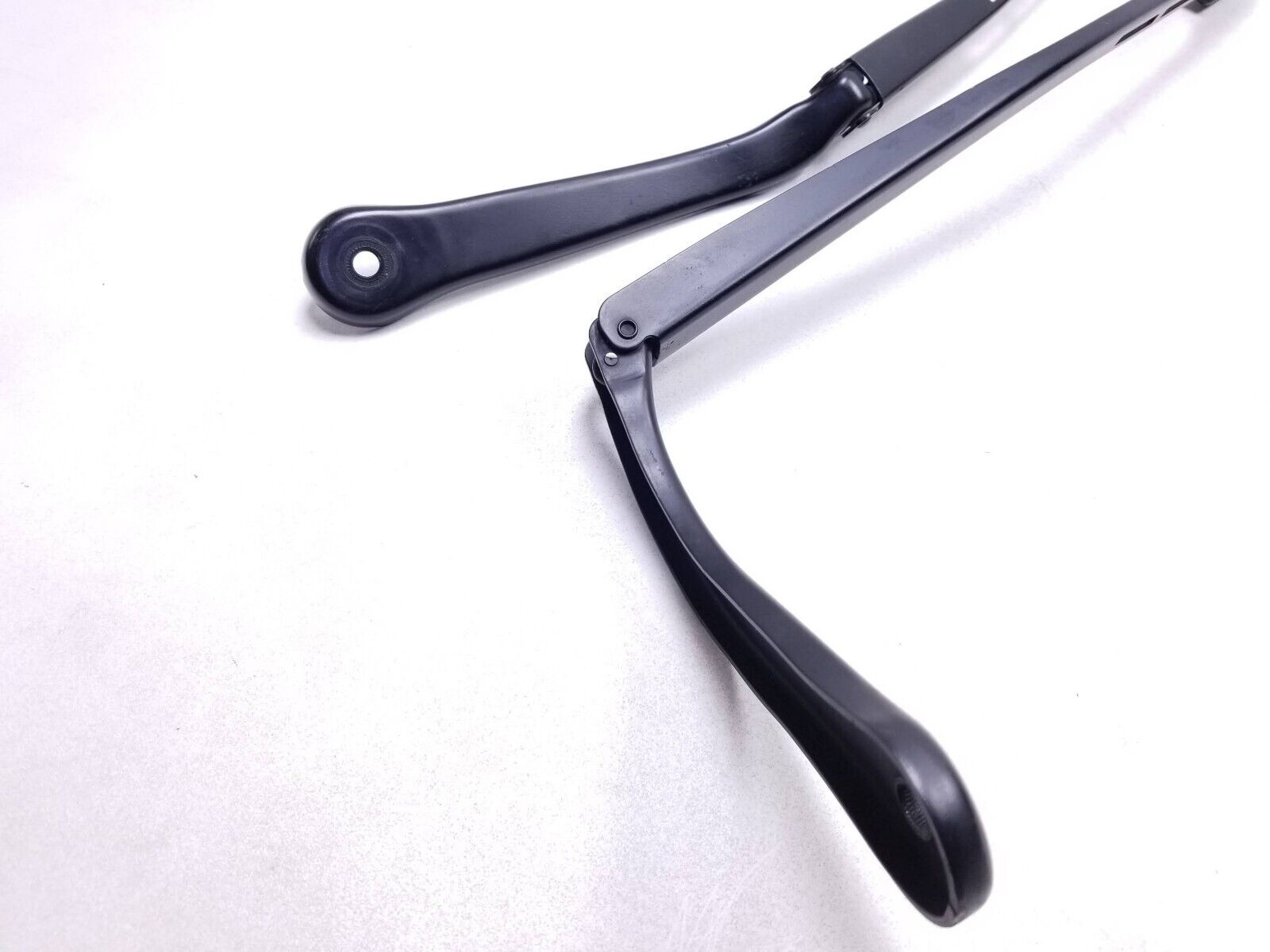 BMW E90 328i 330i 335i Wiper Blade Arms Set - Left & Right Side Replacement Parts (2006-2011) - Perfect for Rainy Weather & Winter Driving