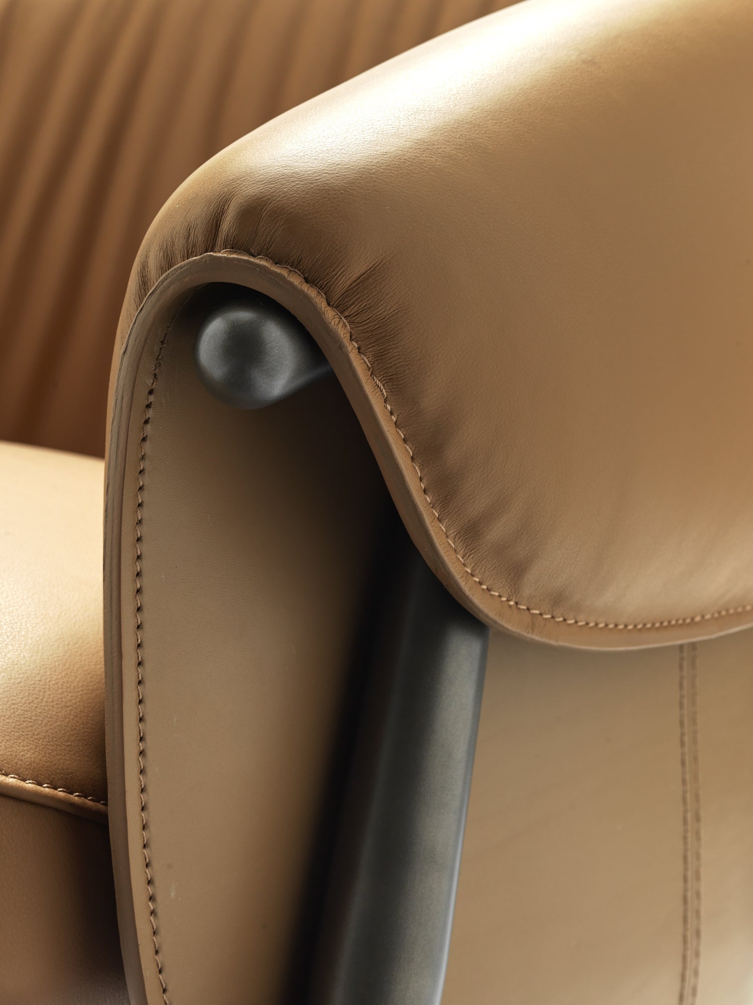Fasem Montgomery W Lounge Chair - Modern Comfortable Accent Chair for Living Room, Bedroom, or Office - Perfect for Relaxing and Reading