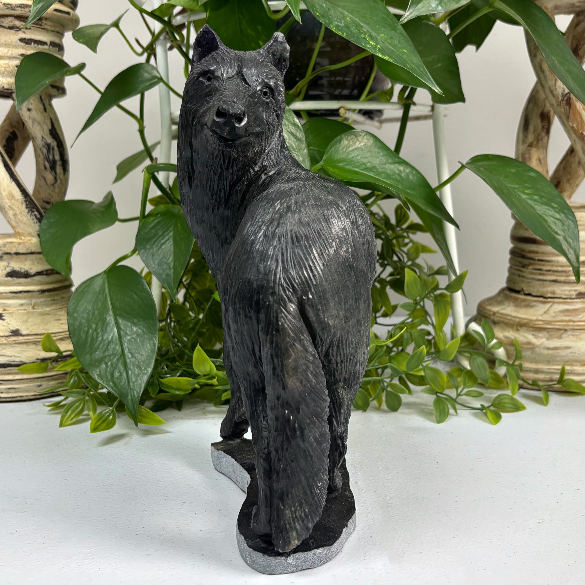Hand Carved Wolf Serpentine Gemstone Figurine - Natural Crystal Animal Statue for Collectors, Home Décor & Spiritual Healing | Perfect for Office Desk, Meditation Space & Gift Giving RAN478