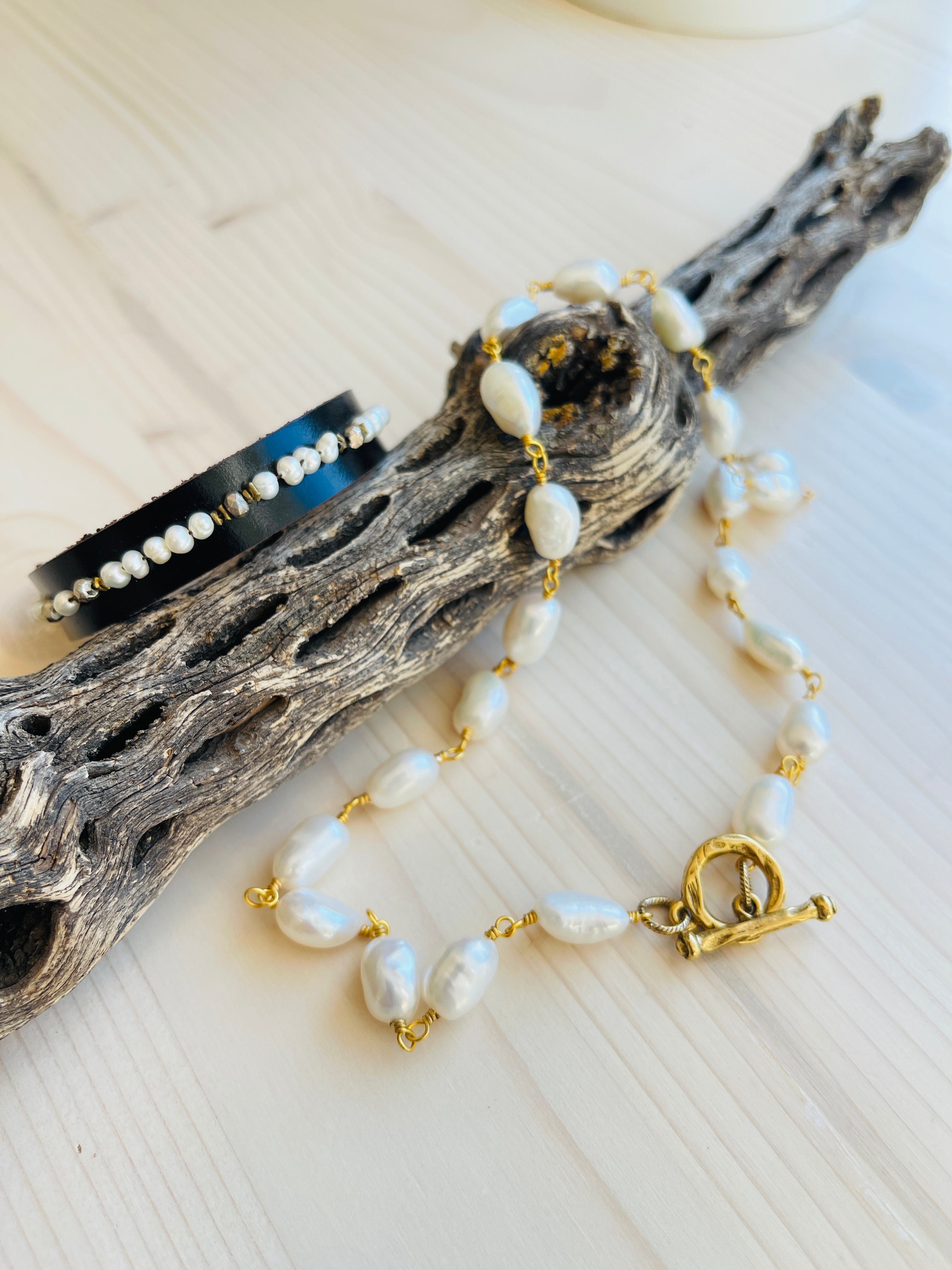 Elegant Pearl Choker Necklace for Women - Classic & Timeless Jewelry Gift for Brides, Prom, Weddings & Special Occasions