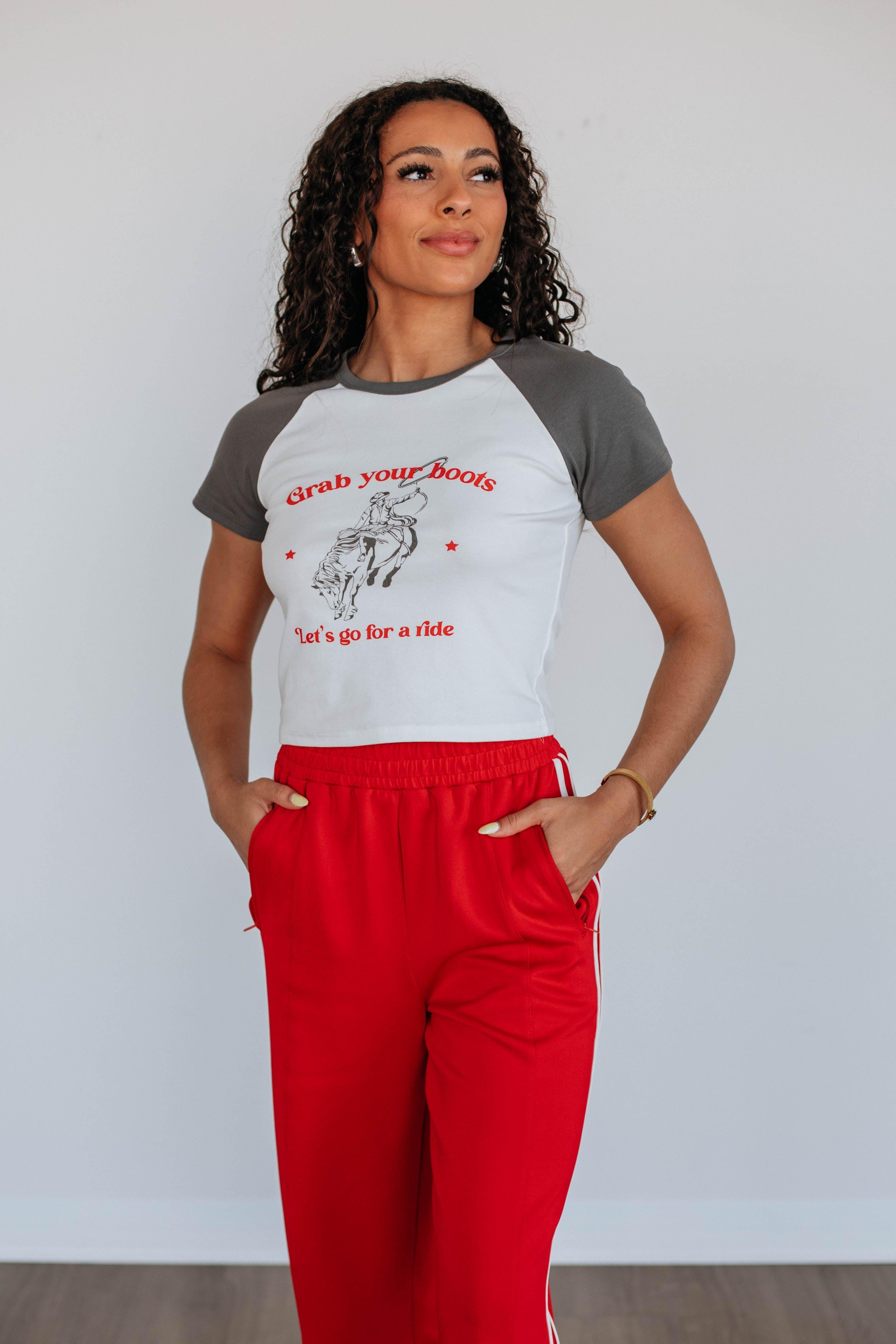 Trendy Graphic Tee with Boots Design - Stylish Casual T-Shirt for Women & Men - Perfect for Streetwear, Outings & Everyday Fashion
