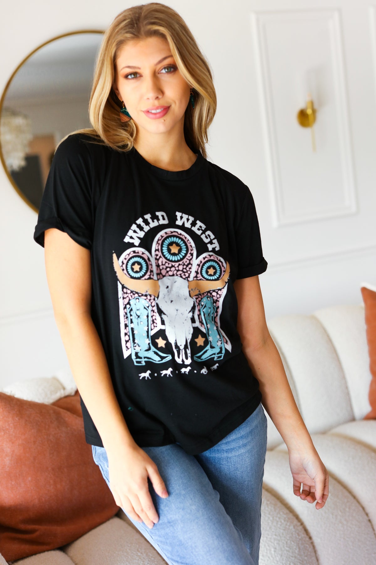 Wild West Graphic Cotton T-Shirt for Men & Women - Vintage Western Style Black Tee - Perfect for Casual Wear, Cowboy Parties & Western Themed Events