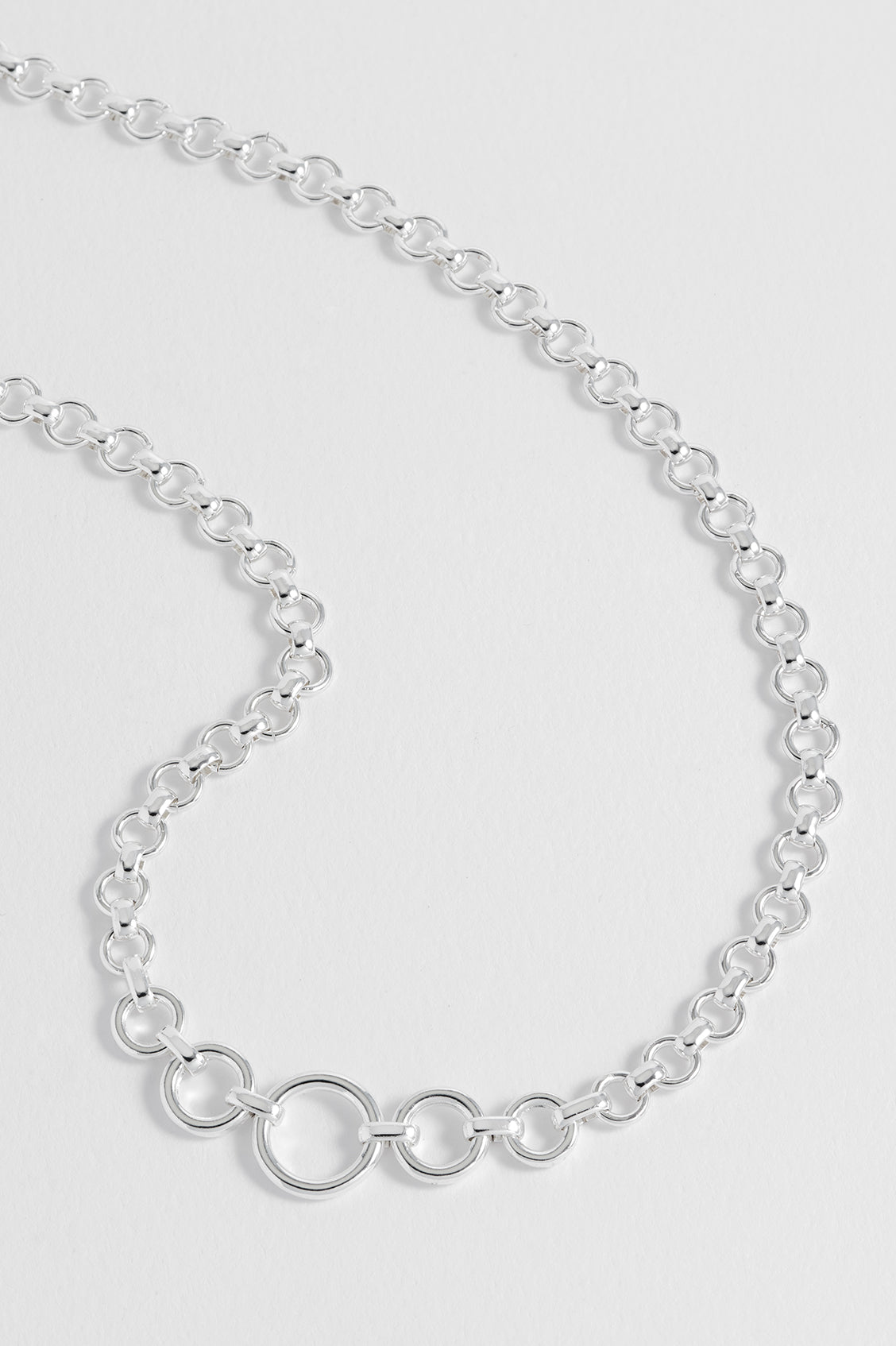 Elegant Graduated Round Link Chain Necklace for Women - Perfect for Layering, Everyday Wear & Special Occasions