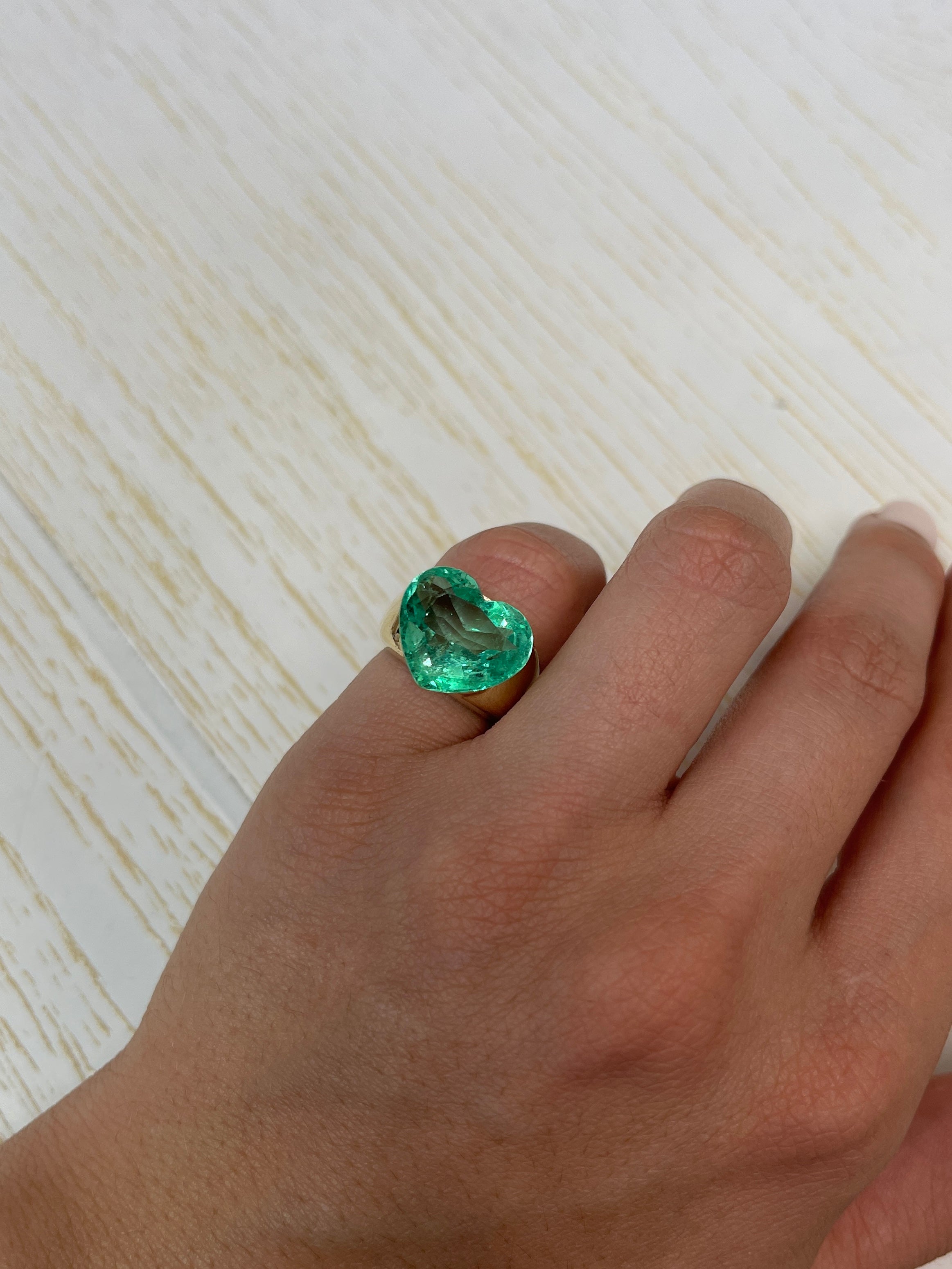 13x16mm 9.84 Carat Natural Colombian Loose Emerald Gemstone - Heart Cut, Eye Clean Bubbly Inclusion for Jewelry Making, Engagement Rings & Luxury Gifts
