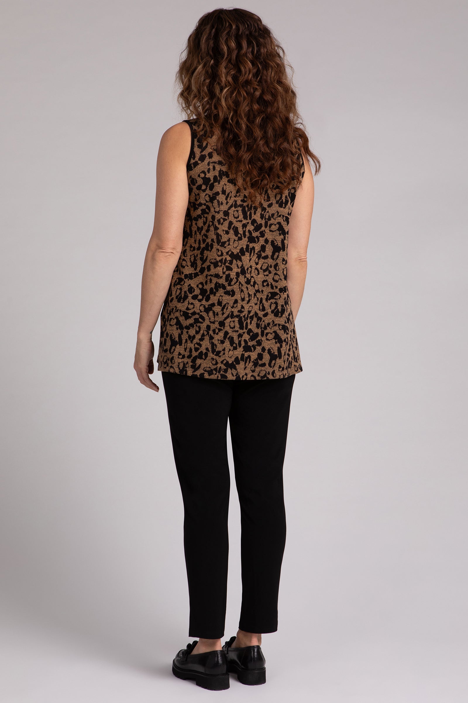 Stylish Sleeveless Animal Print Sweater Tunic for Women - Perfect for Casual Outings, Date Nights & Fall Layering