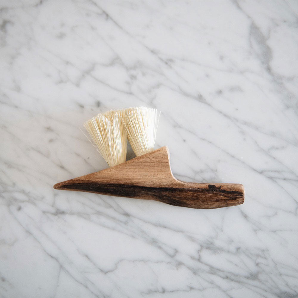MT0941 Small Wooden Counter Brush - Natural Wood Handle for Kitchen, Bar & Restaurant Cleaning - Perfect for Countertops, Tables & Hard Surfaces