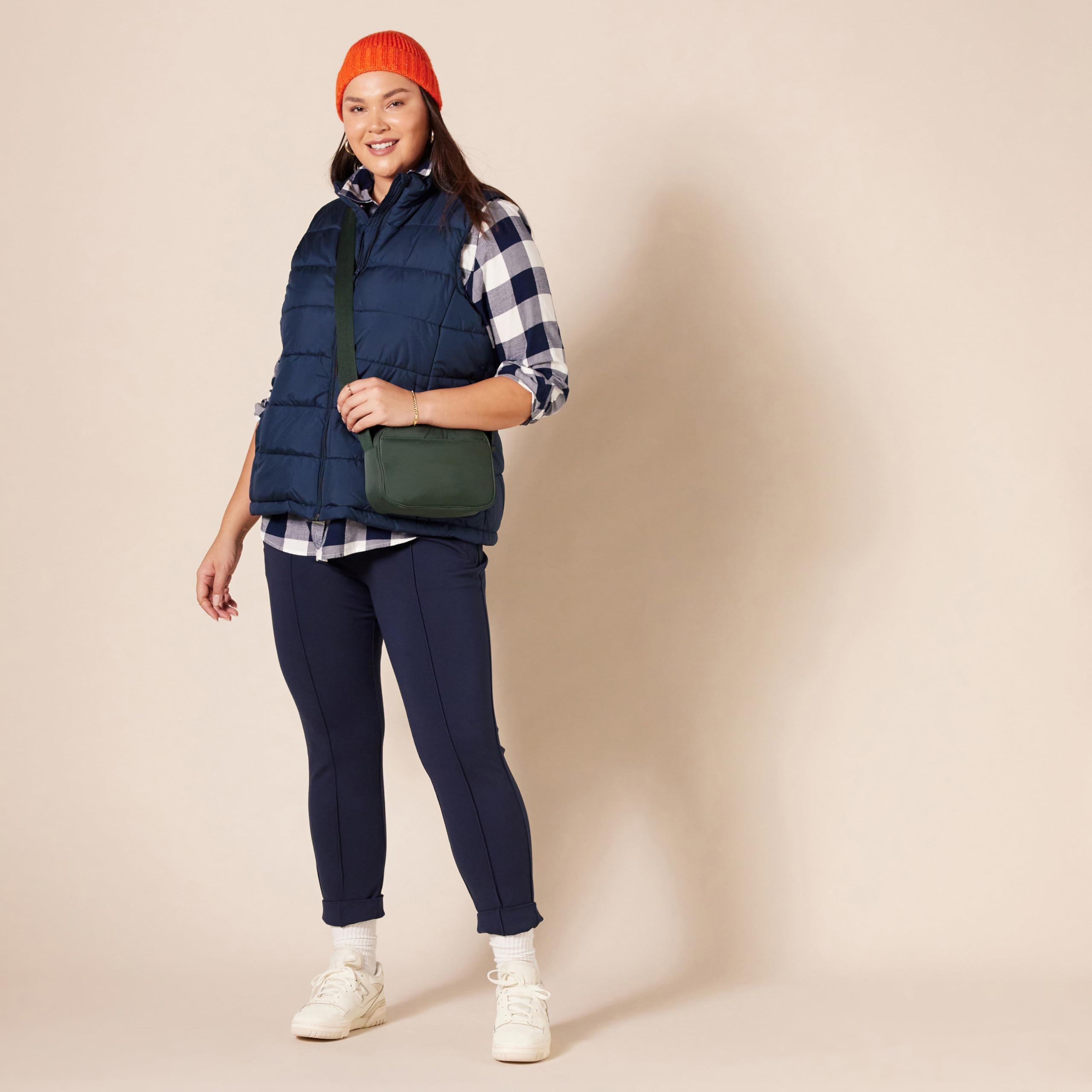 Amazon Essentials Women's Mid-Weight Puffer Vest - Lightweight Quilted Down Alternative Jacket for Outdoor Activities, Hiking & Casual Wear
