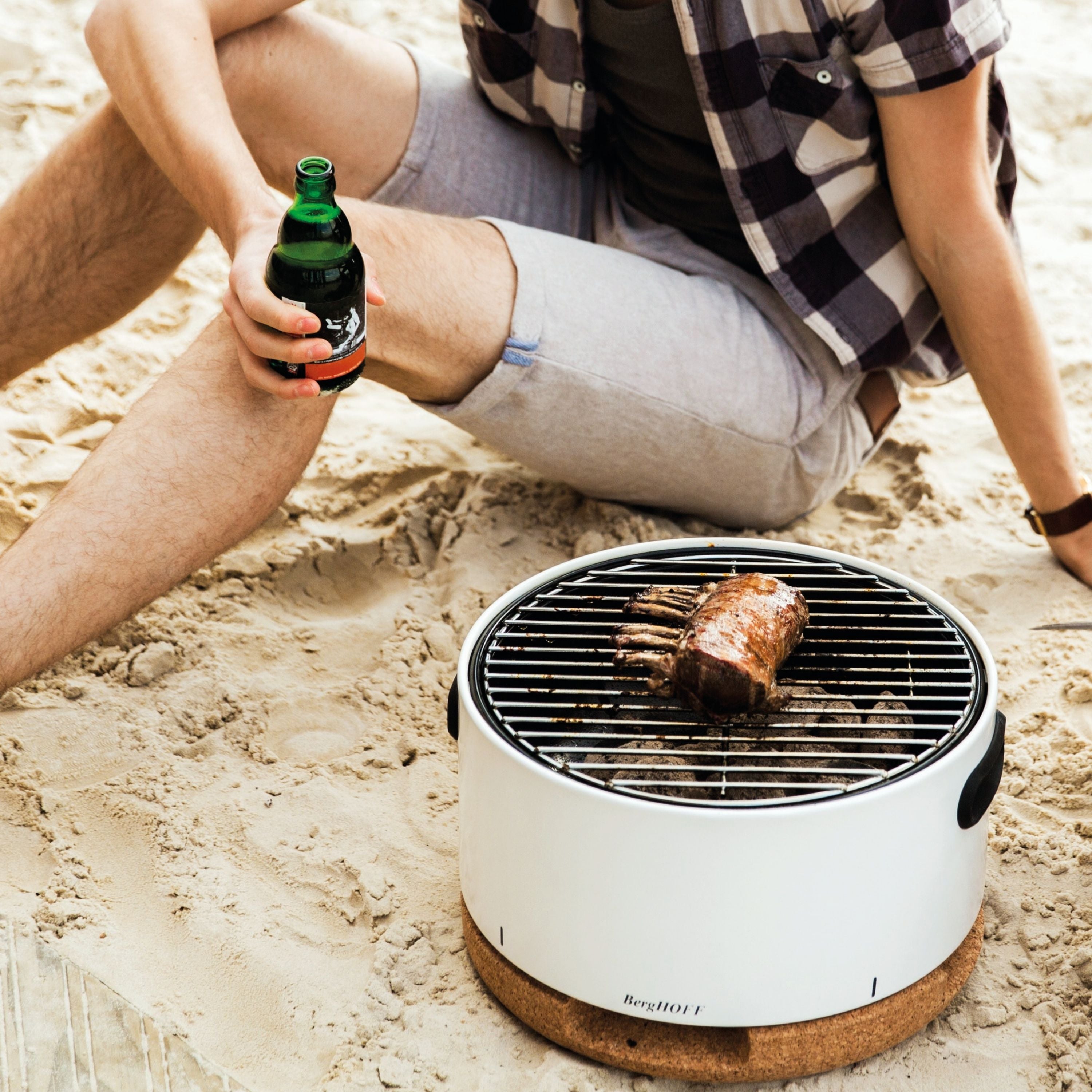 BergHOFF Leo Portable Tabletop Charcoal Grill - Compact Outdoor BBQ Grill for Camping, Picnics & Backyard Cooking, White