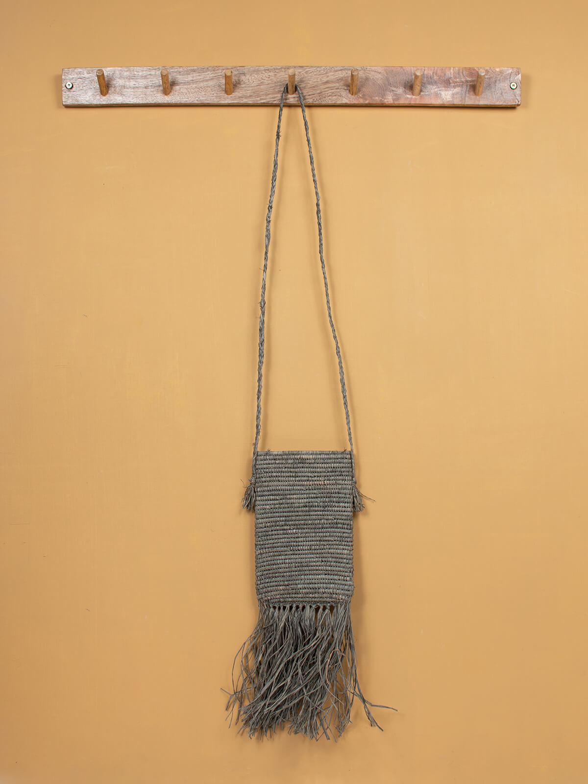 Stylish Raffia Tassel Handbag for Women - Medium Size Boho Beach Bag - Perfect for Summer Vacations, Pool Parties & Weekend Getaways