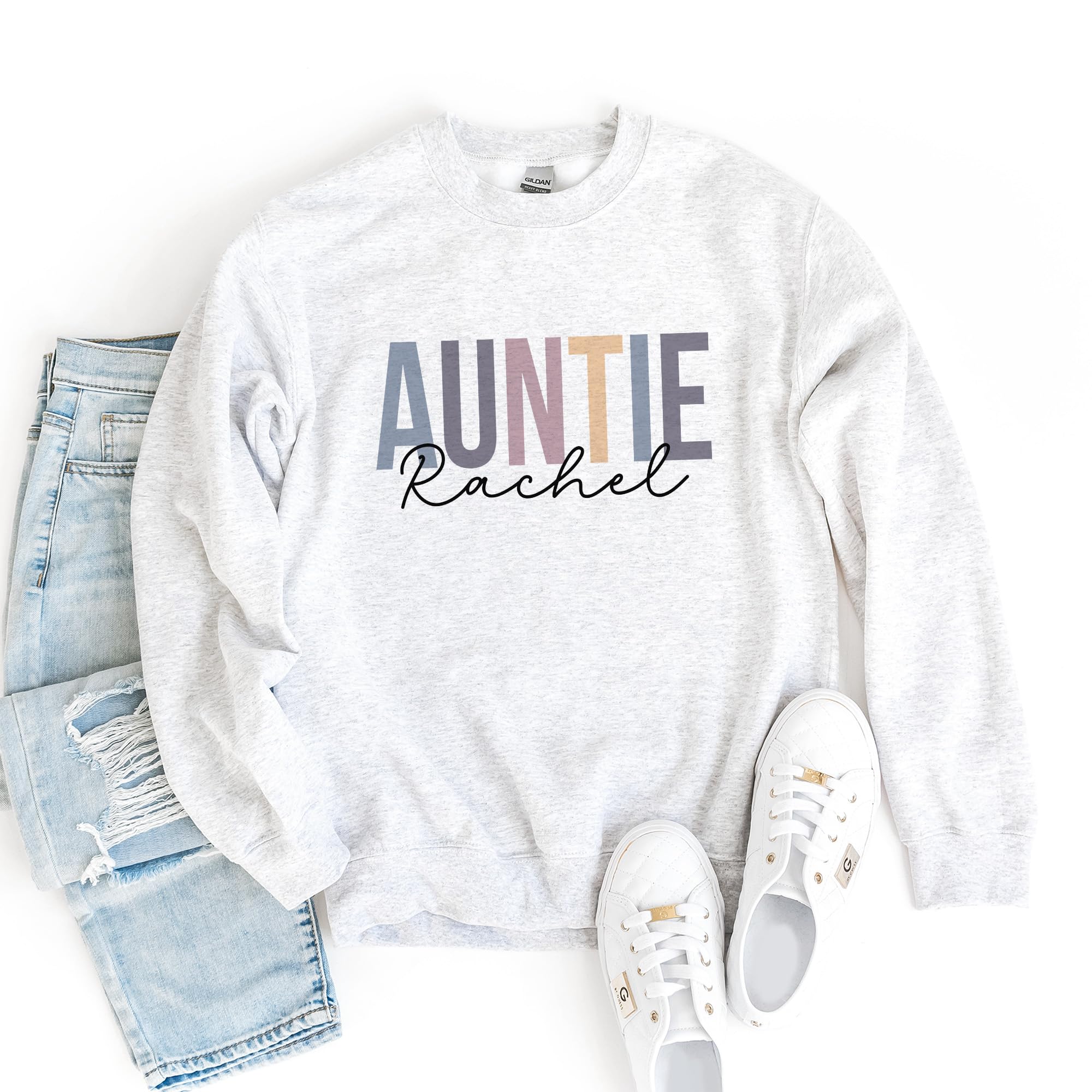 Custom Auntie Name Sweatshirt - Personalized Gift for New Aunt, Sister Pregnancy Reveal, Christmas Present - Unisex Crewneck Sweater for Family Celebrations & Cozy Everyday Wear