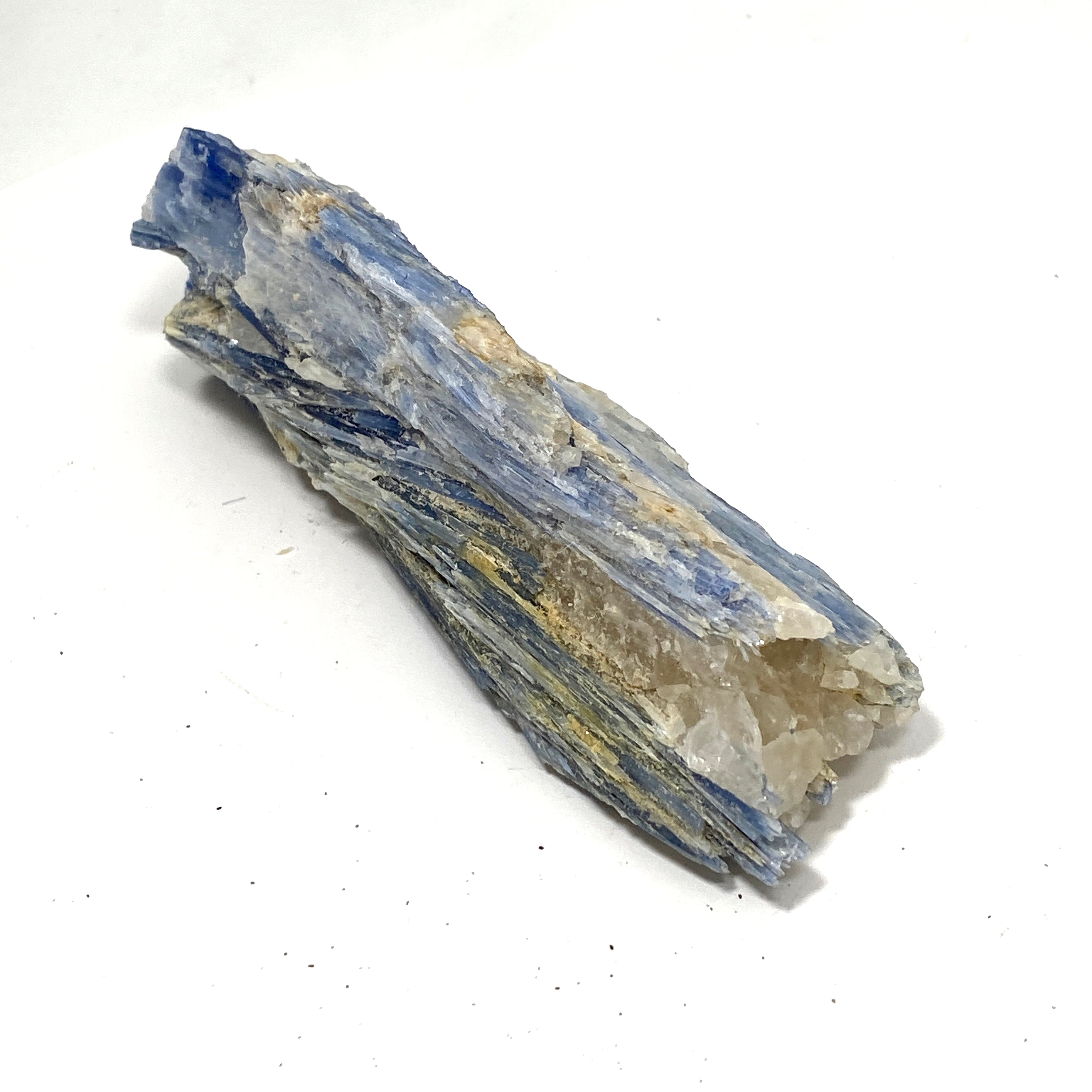 Natural Blue Kyanite Crystal Stone - Healing Energy, Spiritual Growth & Chakra Balancing - Perfect for Meditation, Jewelry Making & Home Decor