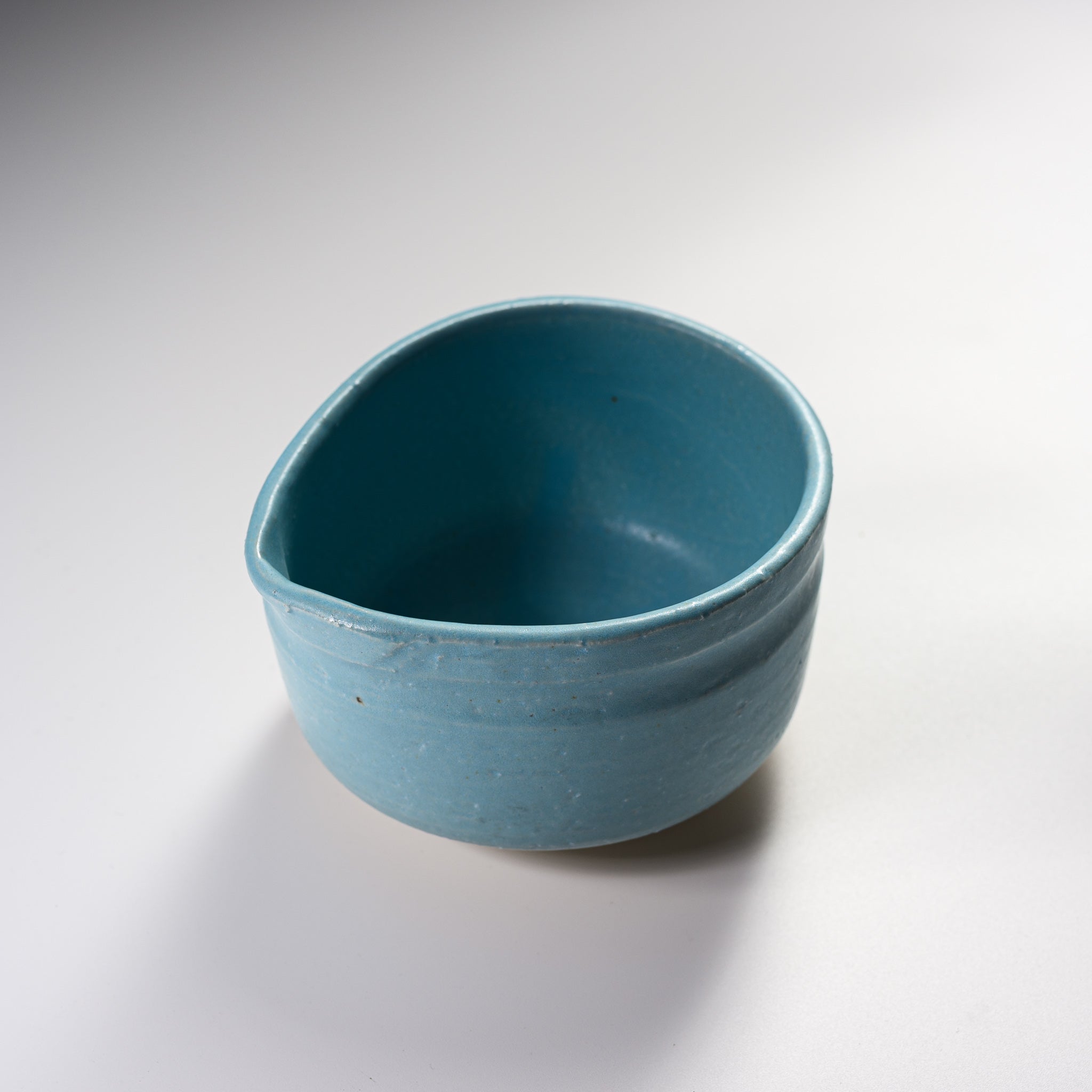 Premium Matcha Bowl with Spout - Handcrafted Matt Blue Ceramic Tea Cup for Japanese Tea Ceremony | Ideal for Matcha, Green Tea, and Traditional Tea Drinking Rituals