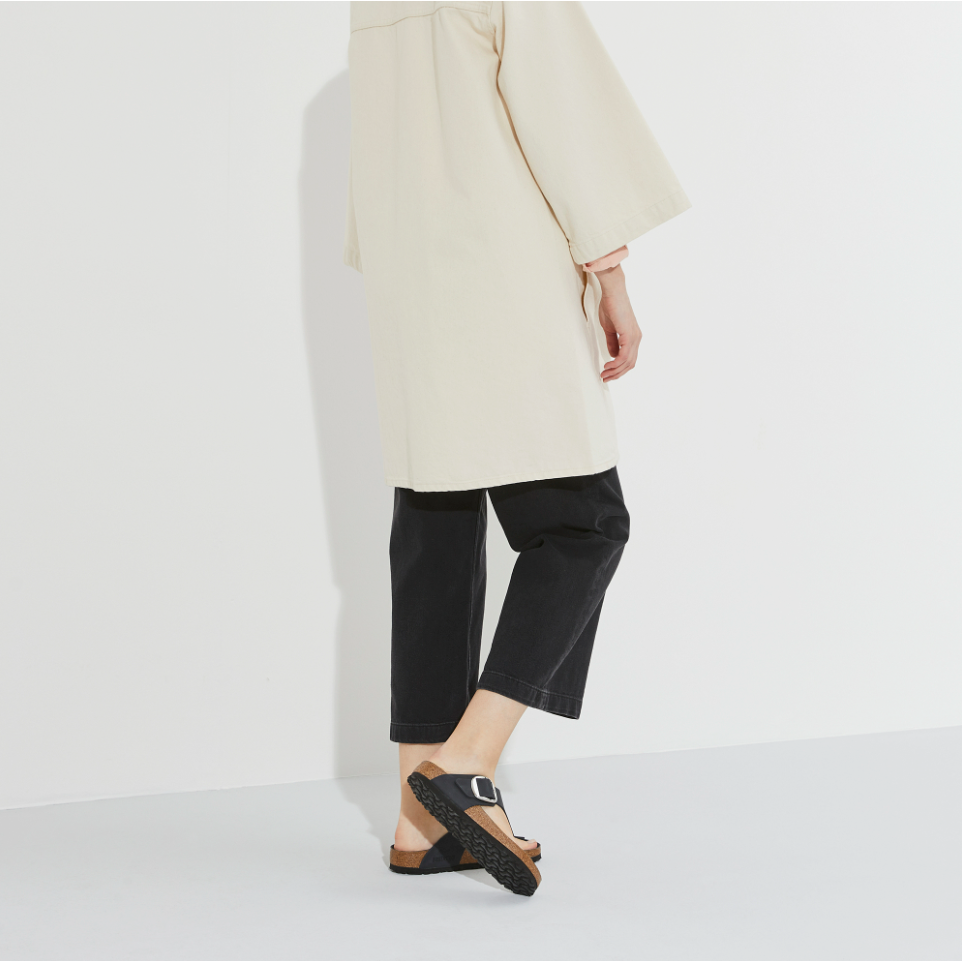 Birkenstock Women's Gizeh Big Buckle Sandals - Black Oiled Leather - Comfortable Arch Support for Walking, Travel & Casual Wear