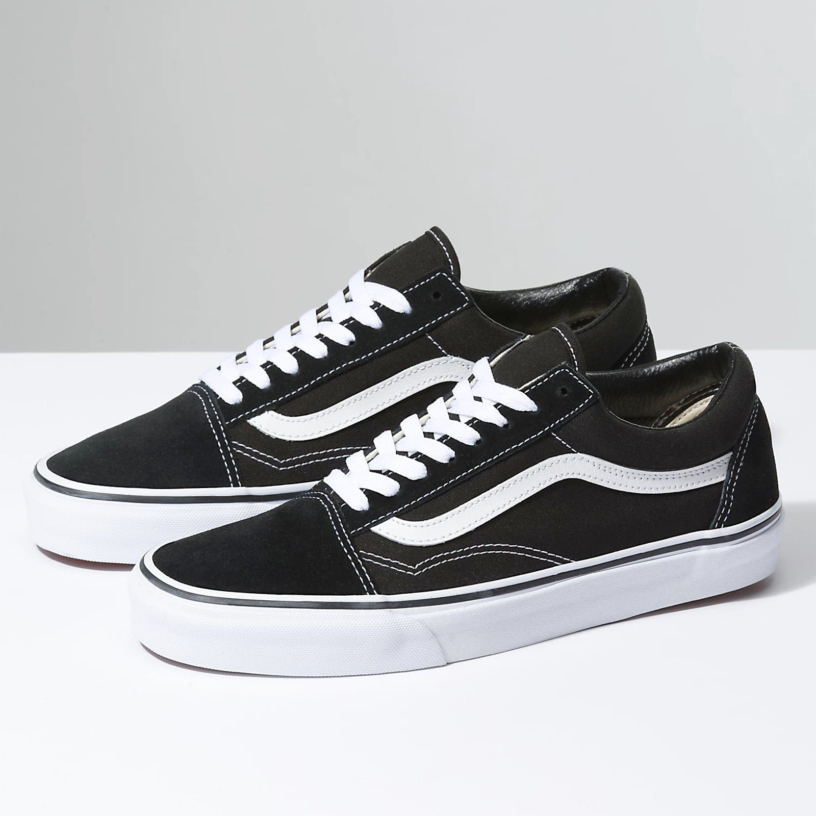 Vans Classic Old Skool Skate Shoes - Men's & Women's Authentic Canvas Sneakers with Iconic Side Stripe | Perfect for Streetwear, Skateboarding & Casual Fashion