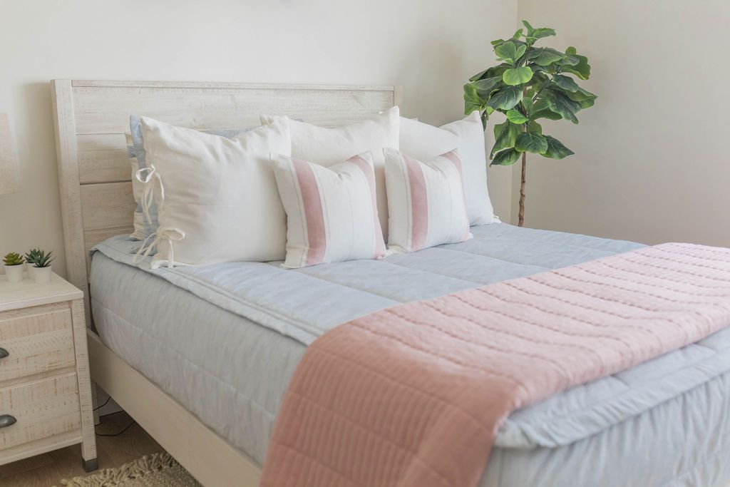 Luxury Soft Fleece Blanket - Ultra Cozy & Warm Throw for Bed, Couch, and Travel - Riley Luxe Blanket - Perfect for Home, Office, and Gifts