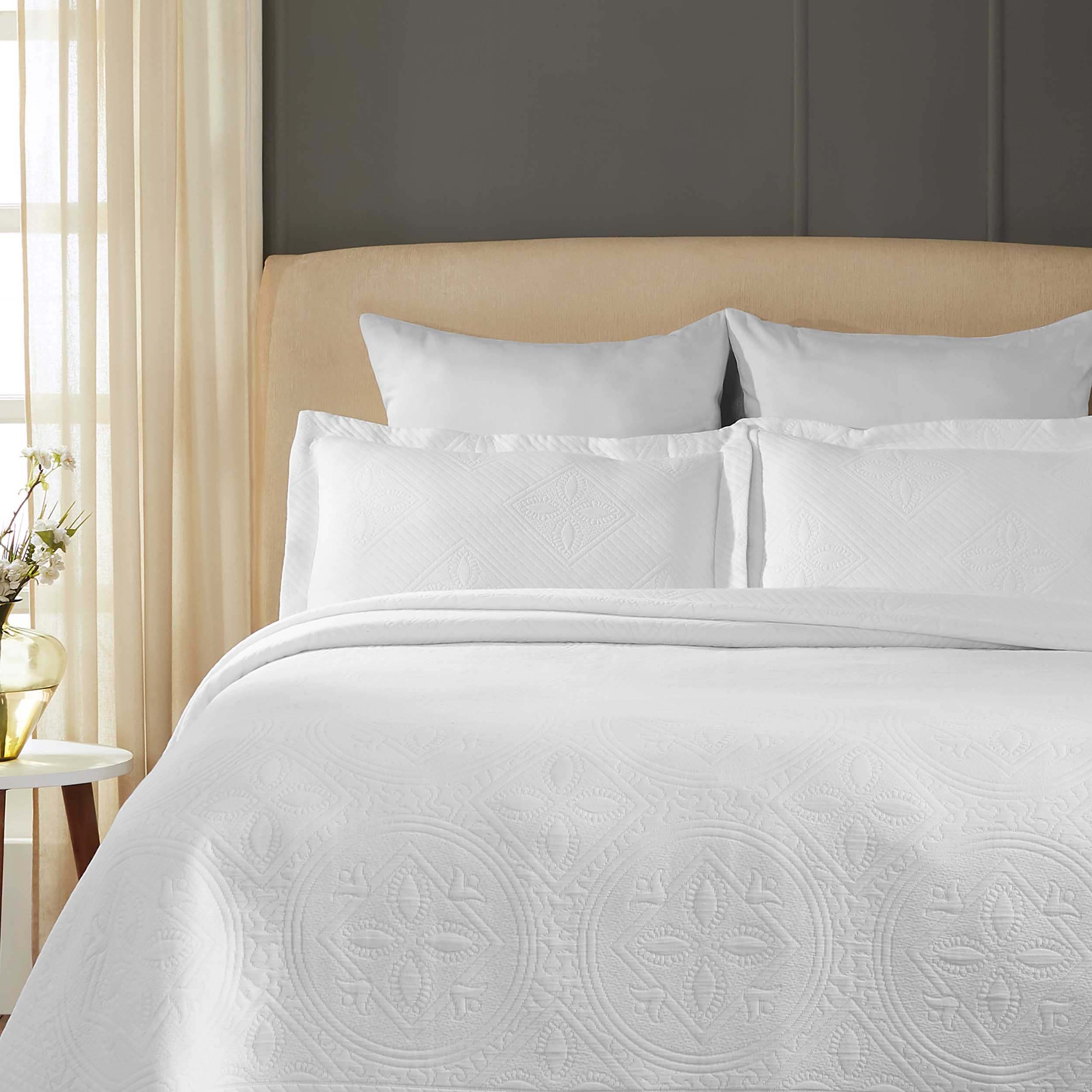 Celtic Circle Jacquard Matelasse Cotton Bedspread Set - Queen Size Luxury Bedding with Intricate Design for Master Bedroom & Guest Room Decor