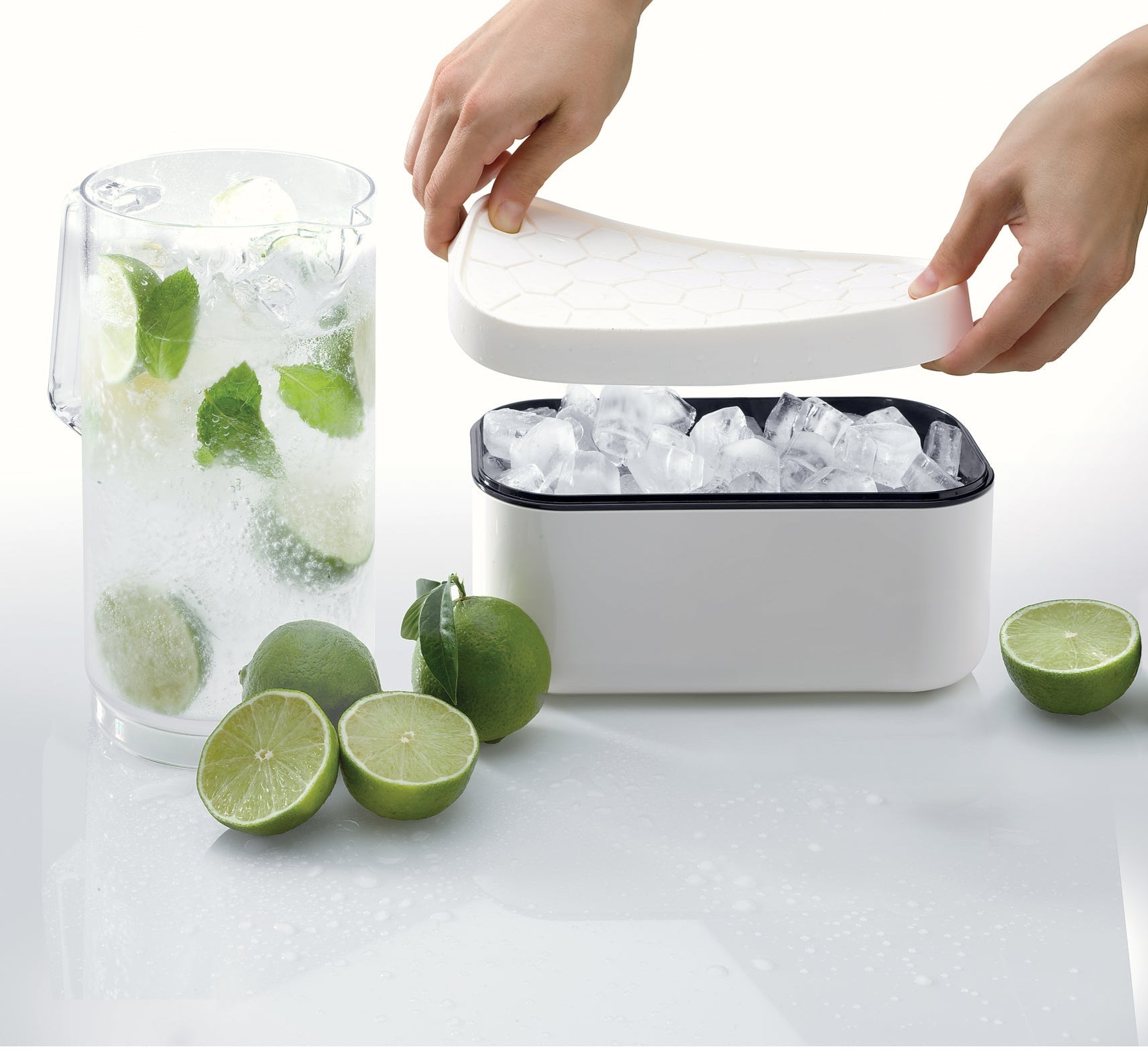 Portable Ice Cooler Box for Camping, Picnics & Outdoor Adventures - Insulated Cooler for Food & Drinks - Perfect for Beach, BBQ & Tailgating