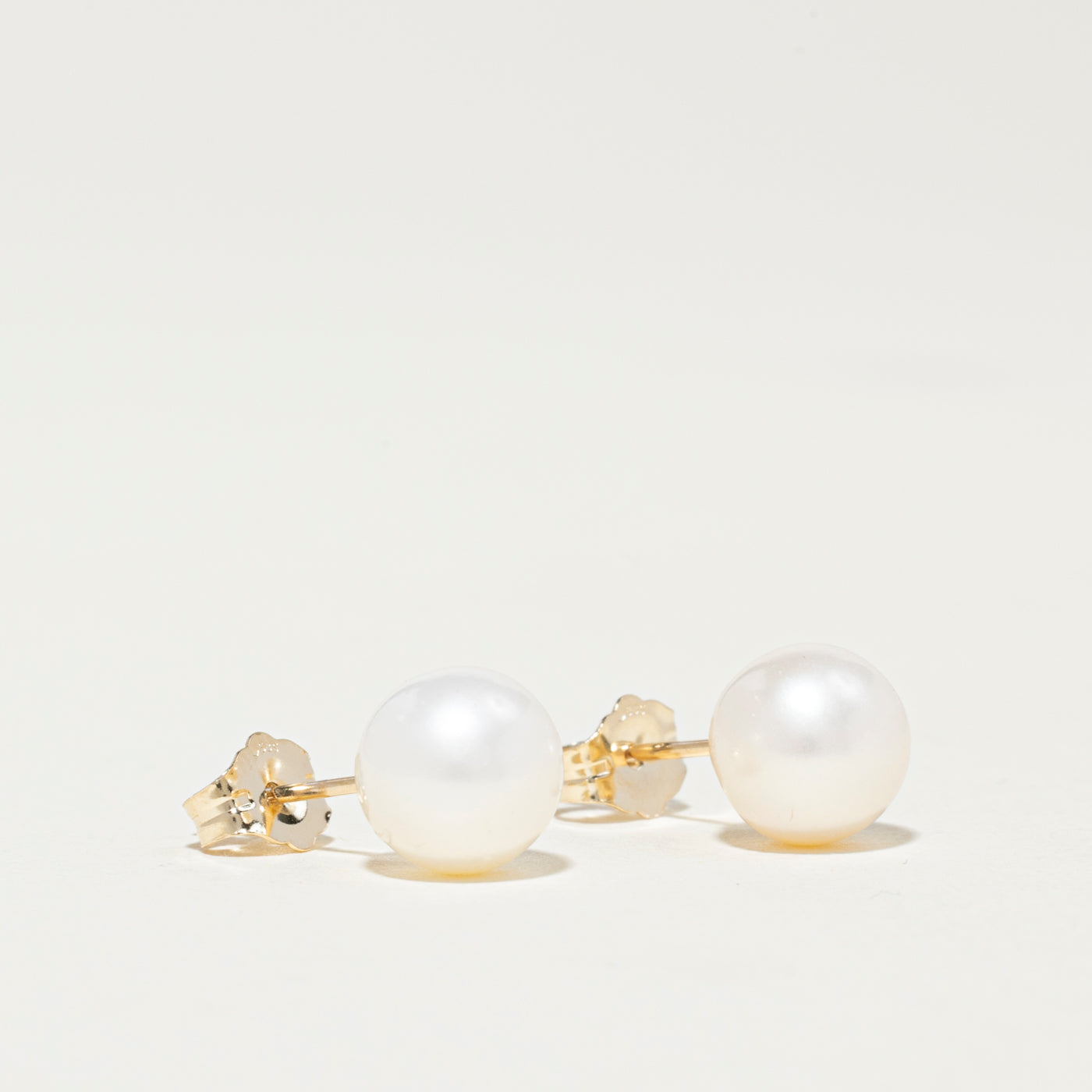 14K Gold Pearl Stud Earrings for Women - Classic White Freshwater Pearl Earrings for Daily Wear, Gift Giving & Special Occasions