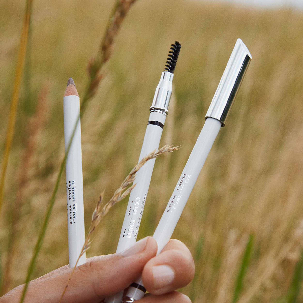 Kjaer Weis Brow Pencil - Natural & Vegan Eyebrow Pencil for Perfectly Shaped Brows | Cruelty-Free & Long-Lasting | Ideal for Everyday Makeup & Professional Looks