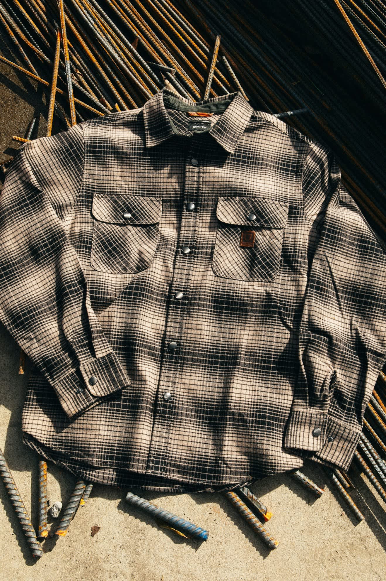 Builders Bowery Stretch Water-Resistant Long Sleeve Flannel Shirt for Men - Black/Cinder Grey - Durable Workwear for Outdoor Activities & Casual Wear