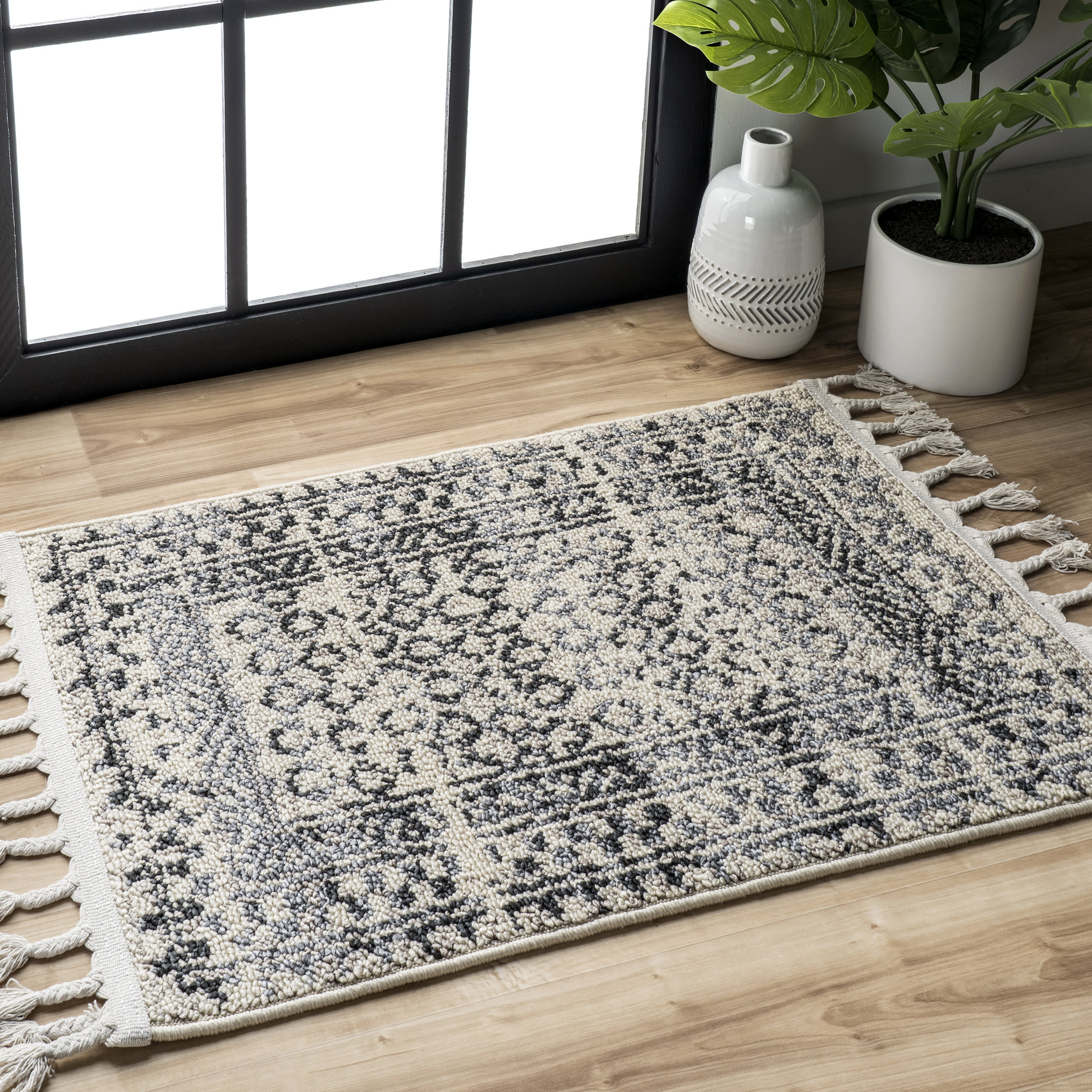 Checkered Diamonds Tassel Area Rug - Ivory Bohemian Style Floor Mat for Living Room, Bedroom Decor | Soft & Stylish Home Accent