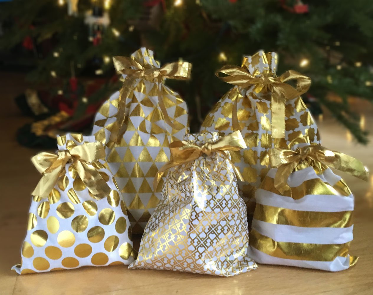 Eco-Friendly Reusable Fabric Gift Bags Set of 5 - 3 Large (12x16 inch) & 2 Small (8x10 inch) - Premium Gold Gift Wrapping for Birthdays, Weddings & Holidays - Sustainable Christmas Present Packaging Alternative