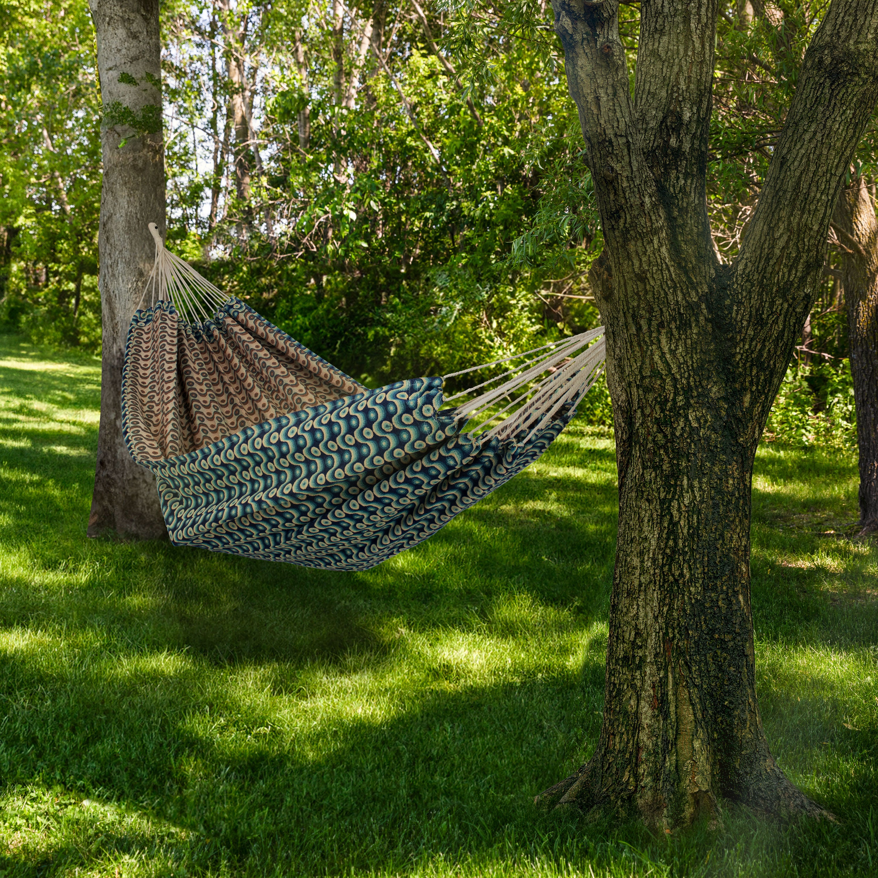 Sunnydaze Jacquard Double Outdoor Hammock - Heavy Duty & Weather Resistant for Backyard, Camping, Beach & Patio Relaxation